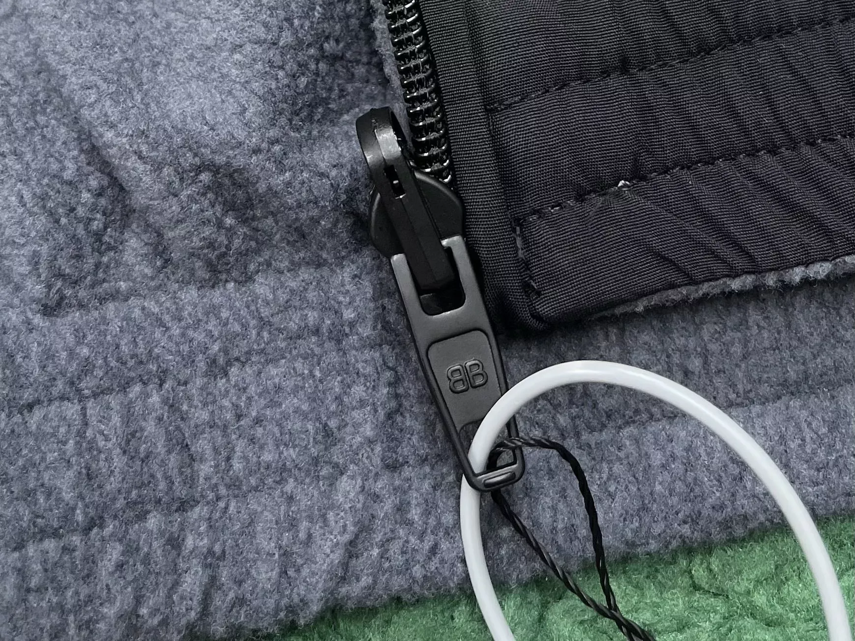 발렌시아가 커시브 로고 양면 남녀공용 후드 재킷 상세 이미지 8