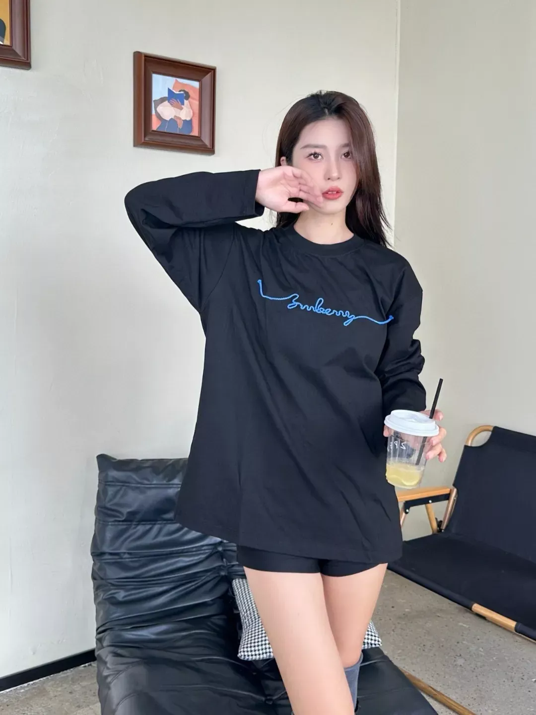 버버리 시그니처 로고 자수 남녀공용 긴소매 티셔츠 상세 이미지 11