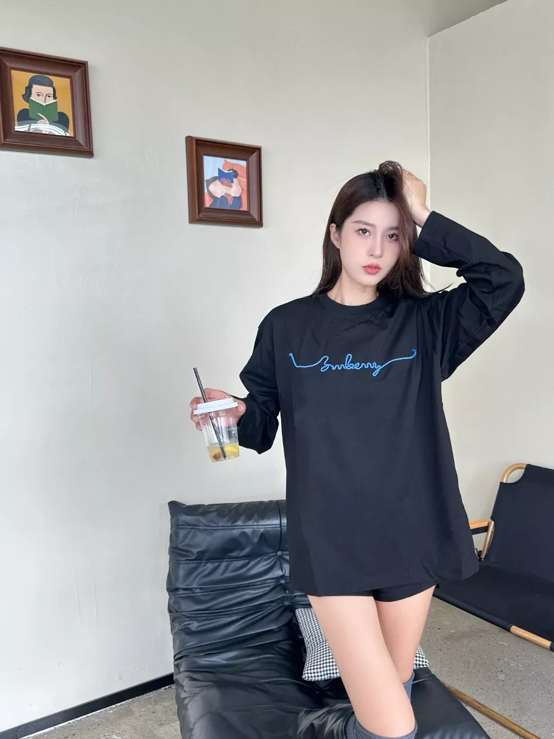 버버리 시그니처 로고 자수 남녀공용 긴소매 티셔츠 상세 이미지 12