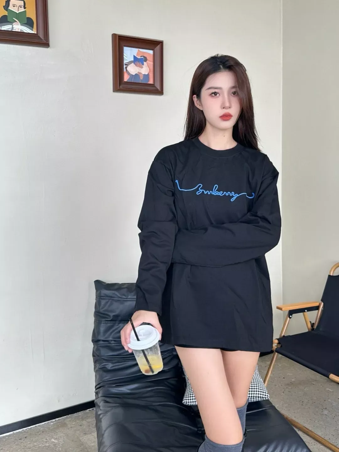 버버리 시그니처 로고 자수 남녀공용 긴소매 티셔츠 상세 이미지 13