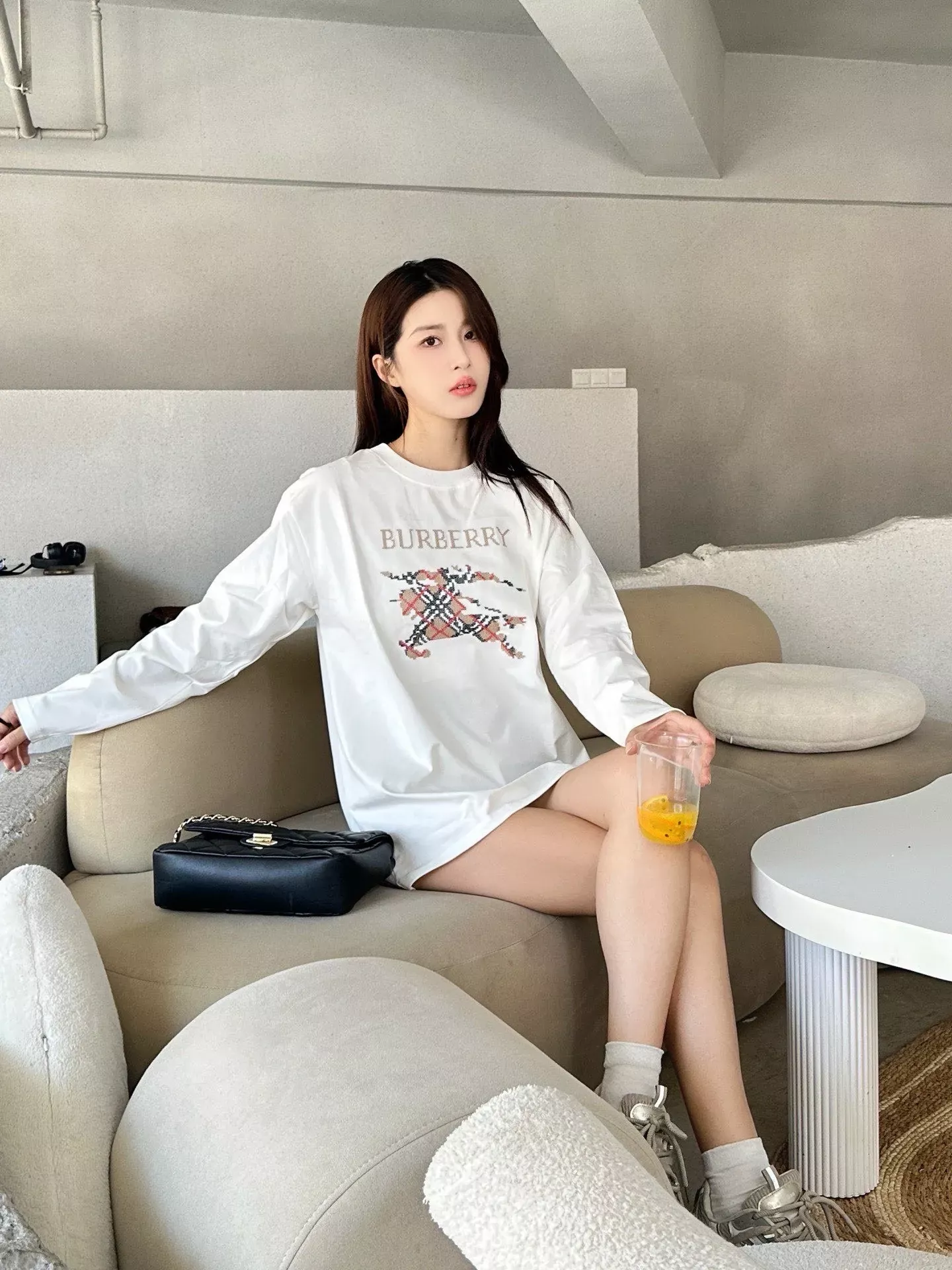 버버리 체크 자수 남녀공용 긴소매 티셔츠 상세 이미지 19