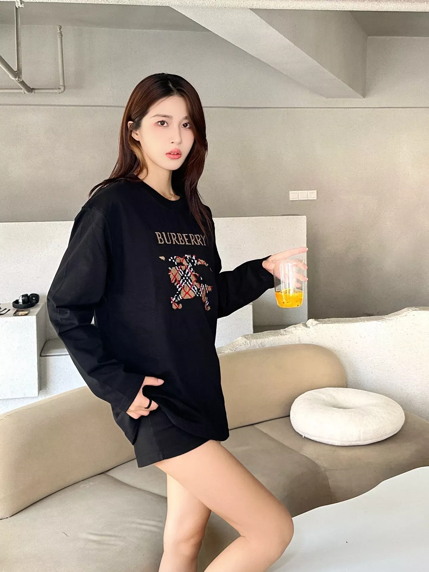버버리 체크 자수 남녀공용 긴소매 티셔츠 상세 이미지 15