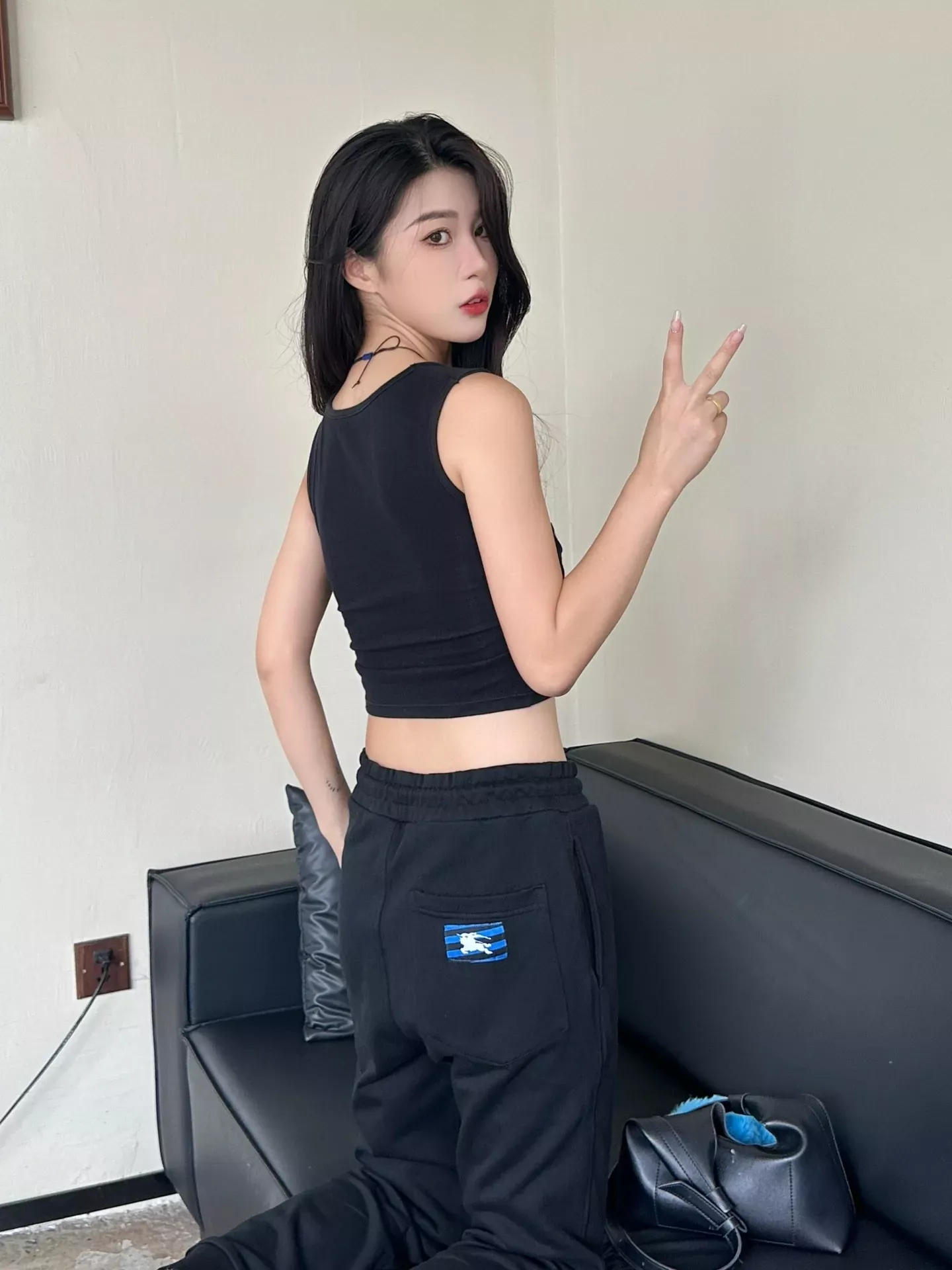 버버리 자수 포켓 로고 남녀공용 트레이닝 팬츠 상세 이미지 16