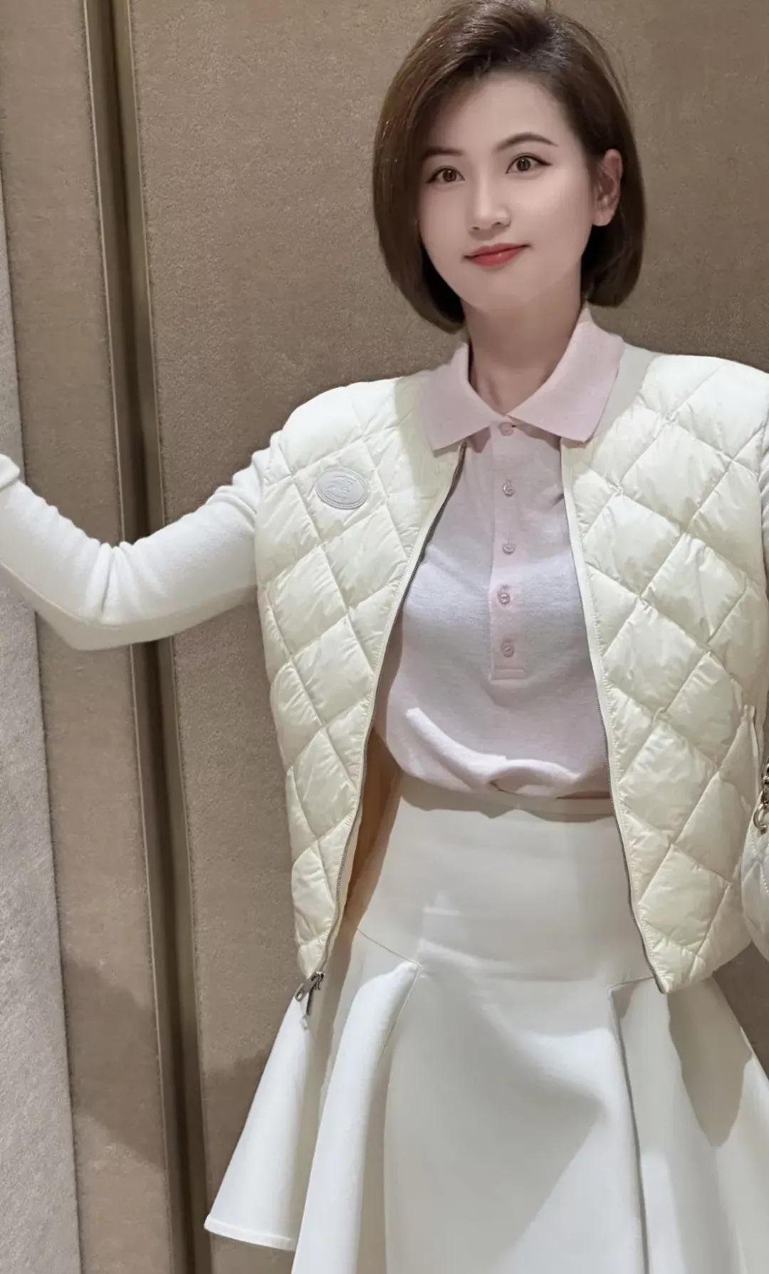 버버리 다이아 퀼팅 니트 배색 여성용 쇼트 패딩 상세 이미지 12