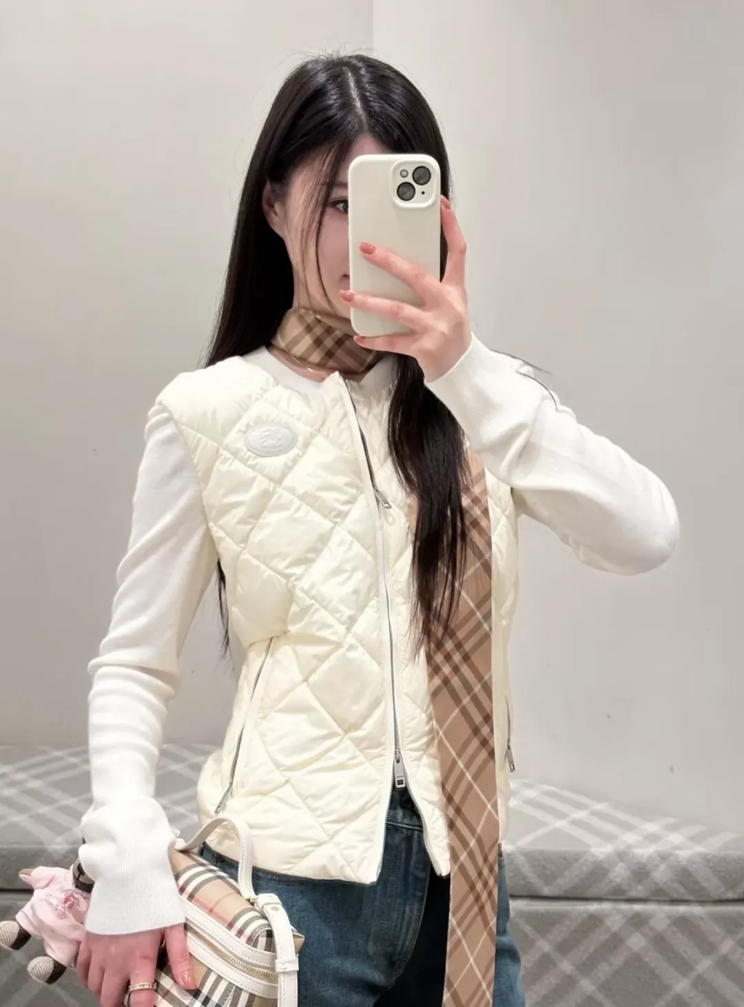 버버리 다이아 퀼팅 니트 배색 여성용 쇼트 패딩 상세 이미지 16