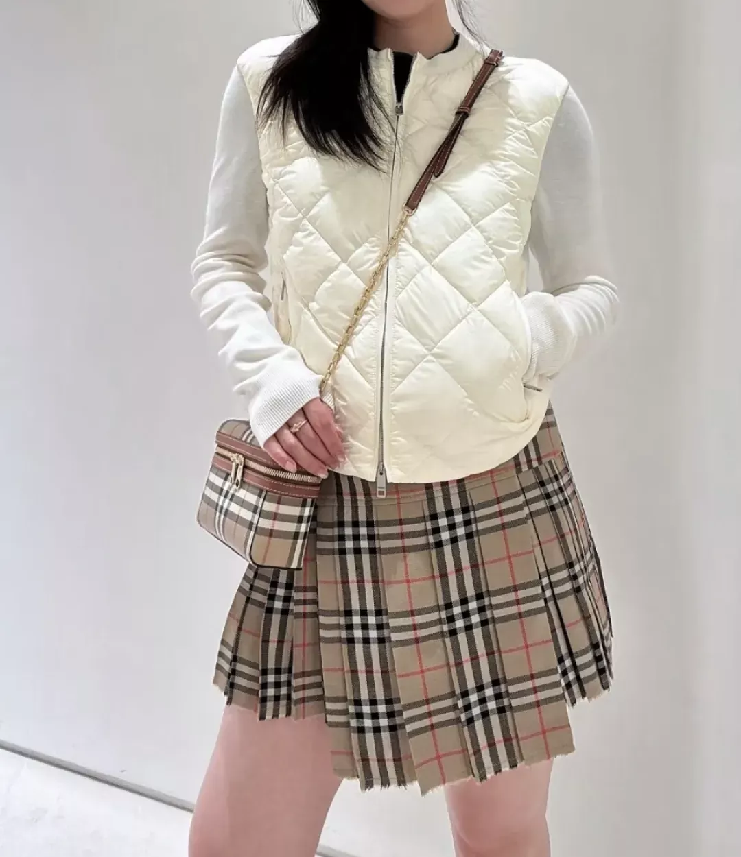 버버리 다이아 퀼팅 니트 배색 여성용 쇼트 패딩 상세 이미지 18