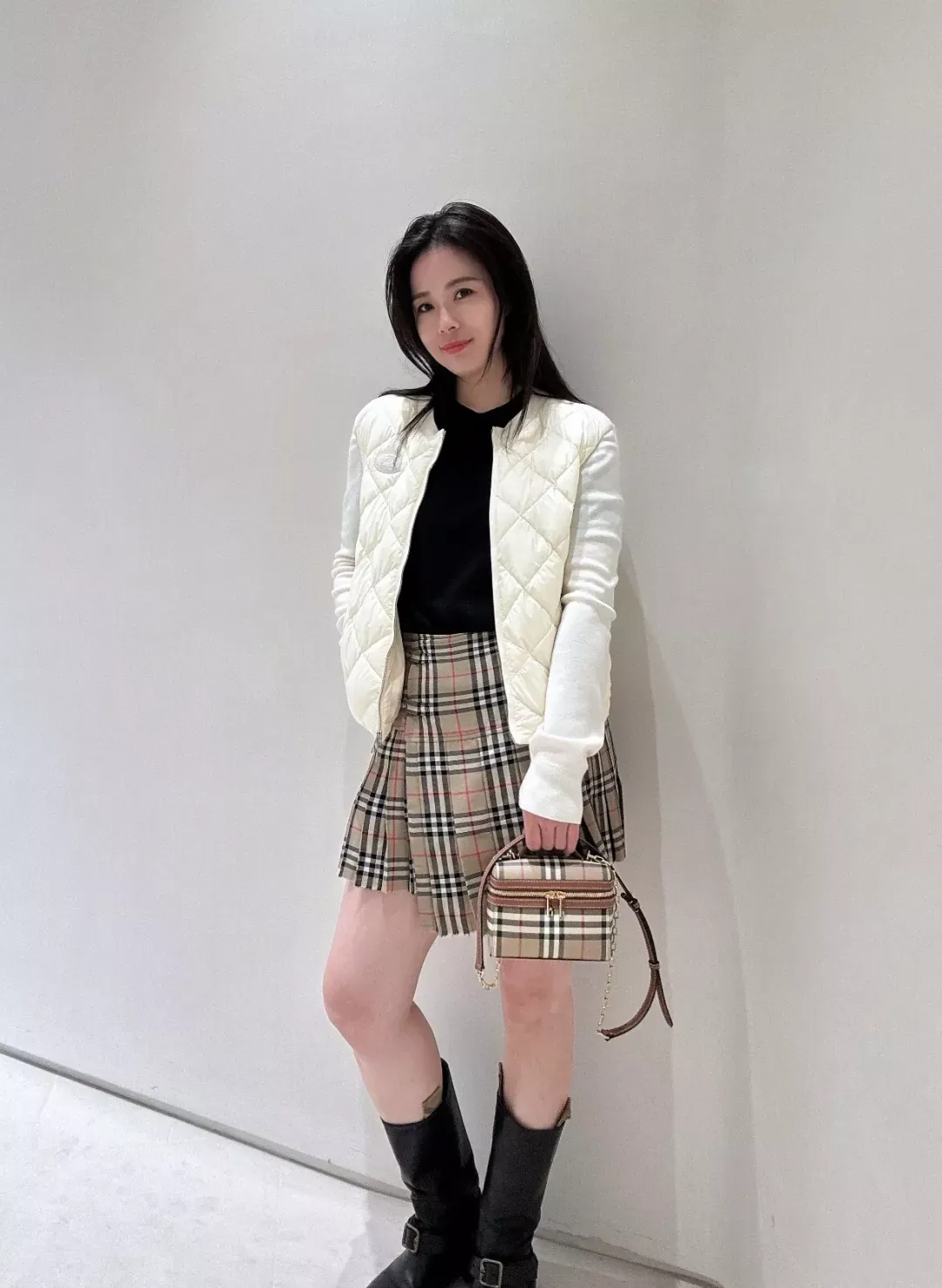 버버리 다이아 퀼팅 니트 배색 여성용 쇼트 패딩 상세 이미지 21