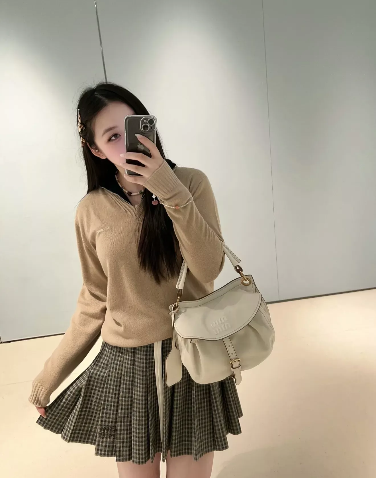 미우미우 브러시드 체크 플리츠 여성용 미니 스커트 상세 이미지 15