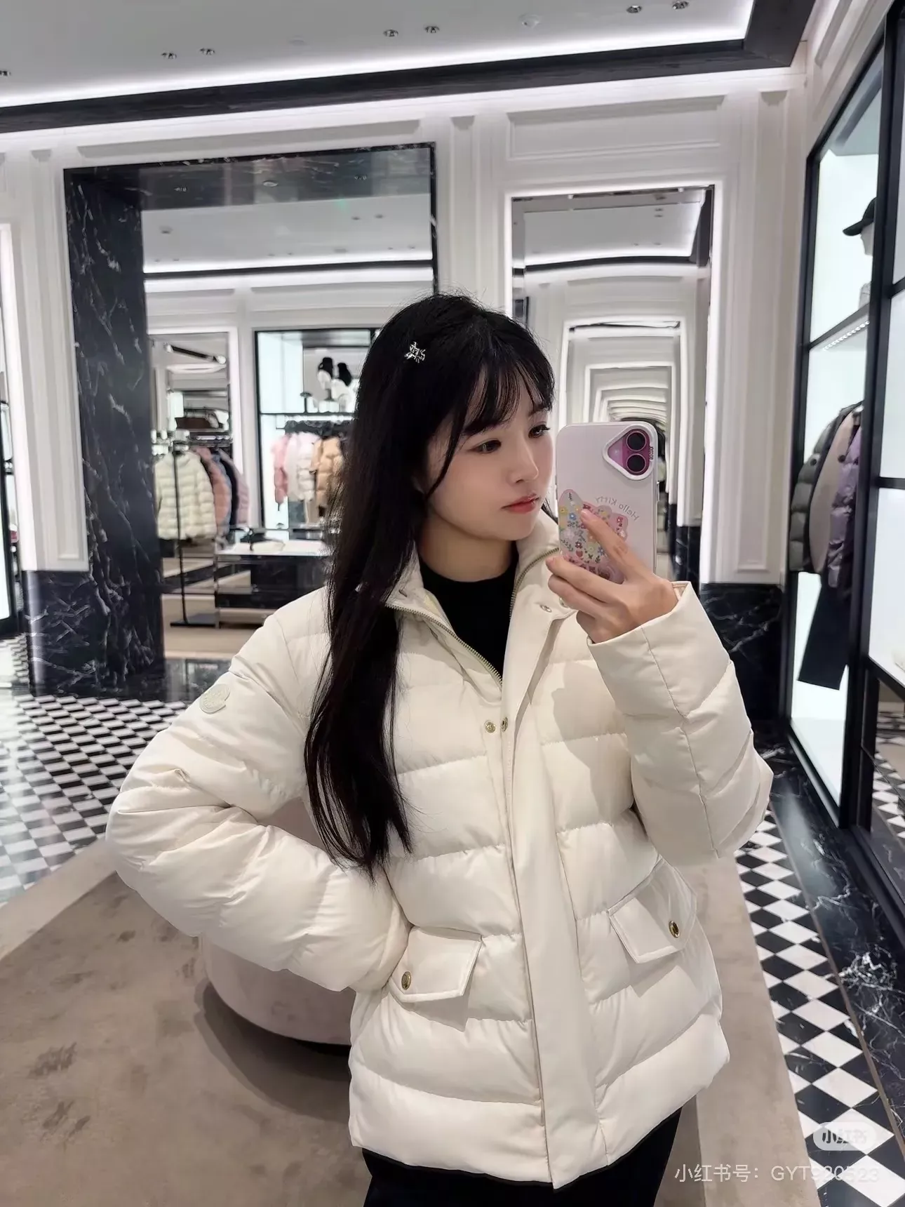 몽클레어 스탠드카라 슬림핏 여성용 쇼트 패딩 상세 이미지 52