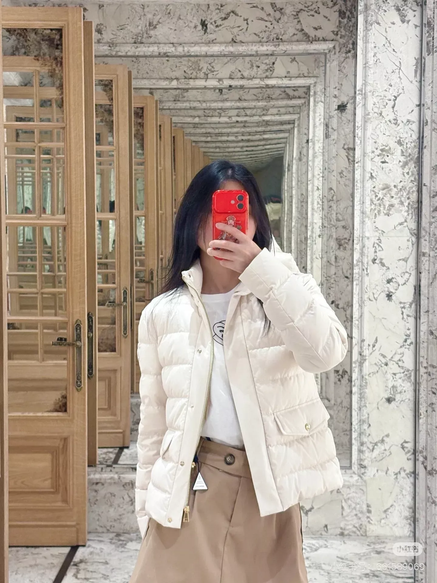 몽클레어 스탠드카라 슬림핏 여성용 쇼트 패딩 상세 이미지 53