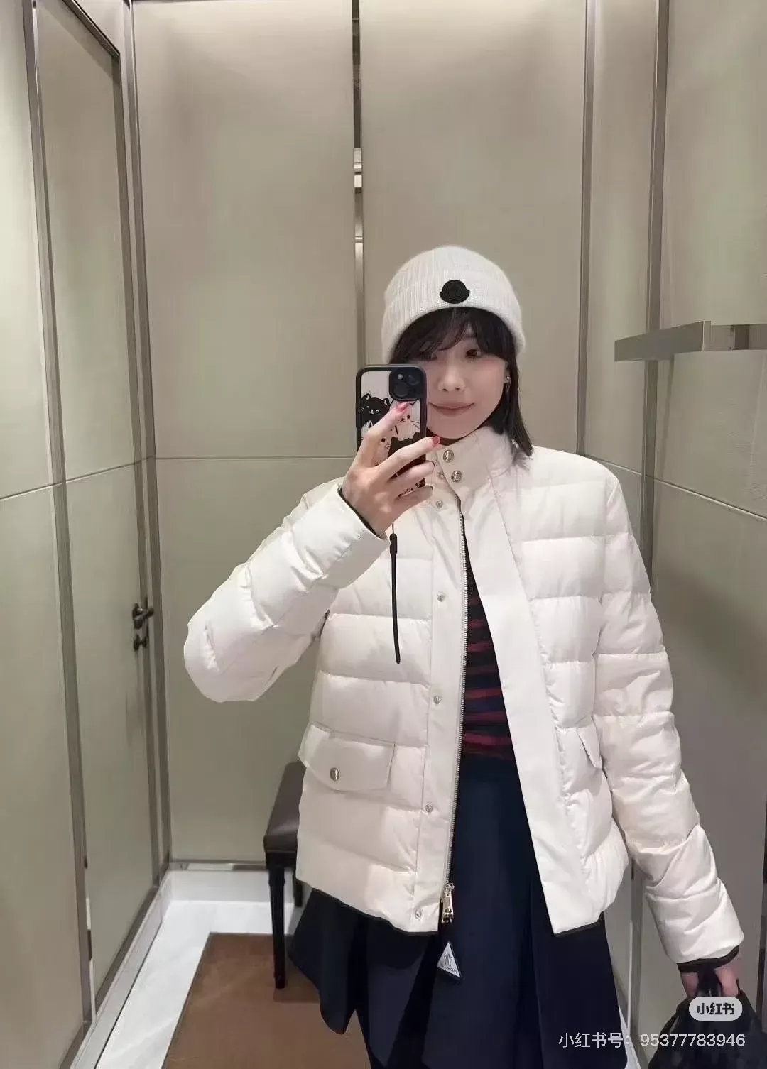 몽클레어 스탠드카라 슬림핏 여성용 쇼트 패딩 상세 이미지 55