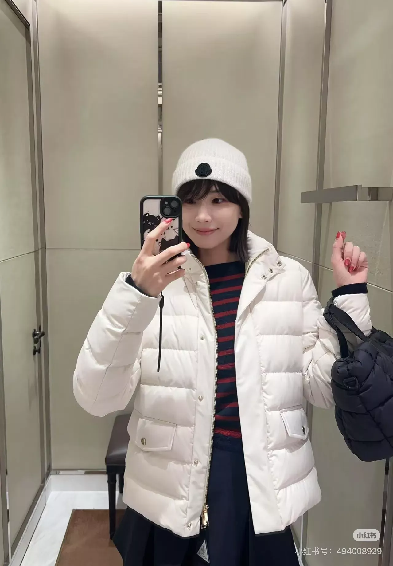 몽클레어 스탠드카라 슬림핏 여성용 쇼트 패딩 상세 이미지 56