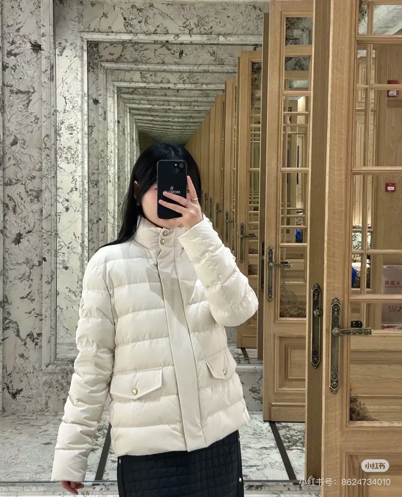 몽클레어 스탠드카라 슬림핏 여성용 쇼트 패딩 상세 이미지 57