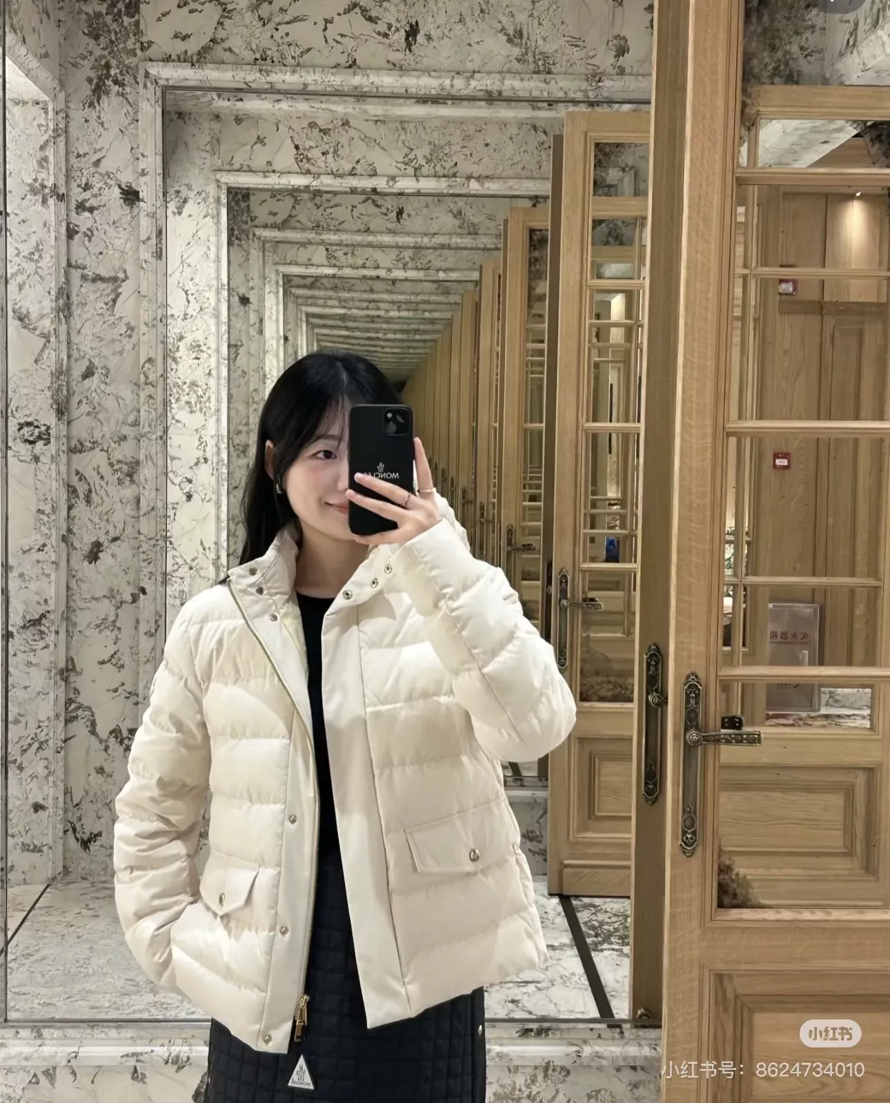 몽클레어 스탠드카라 슬림핏 여성용 쇼트 패딩 상세 이미지 59
