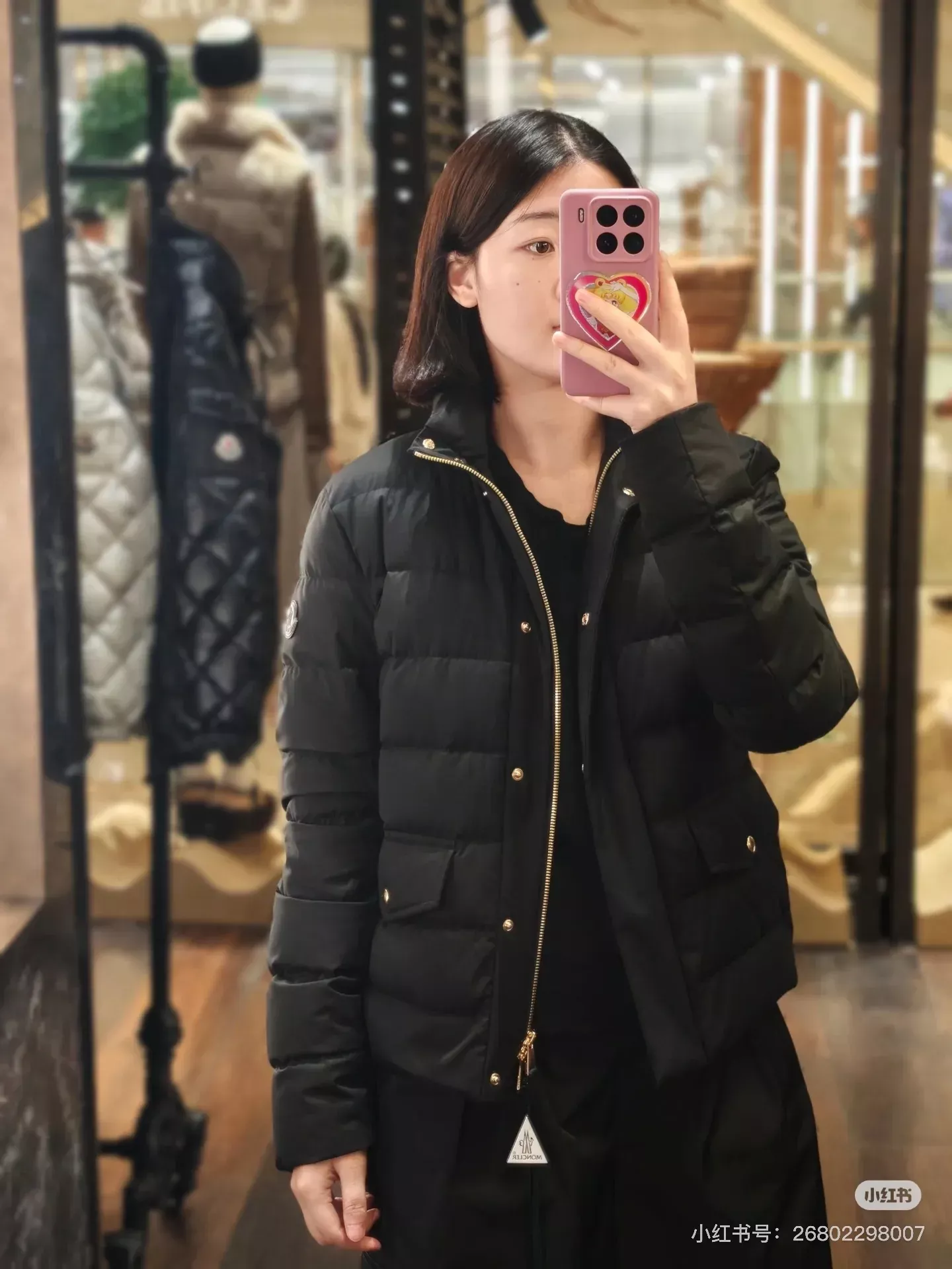 몽클레어 스탠드카라 슬림핏 여성용 쇼트 패딩 상세 이미지 76