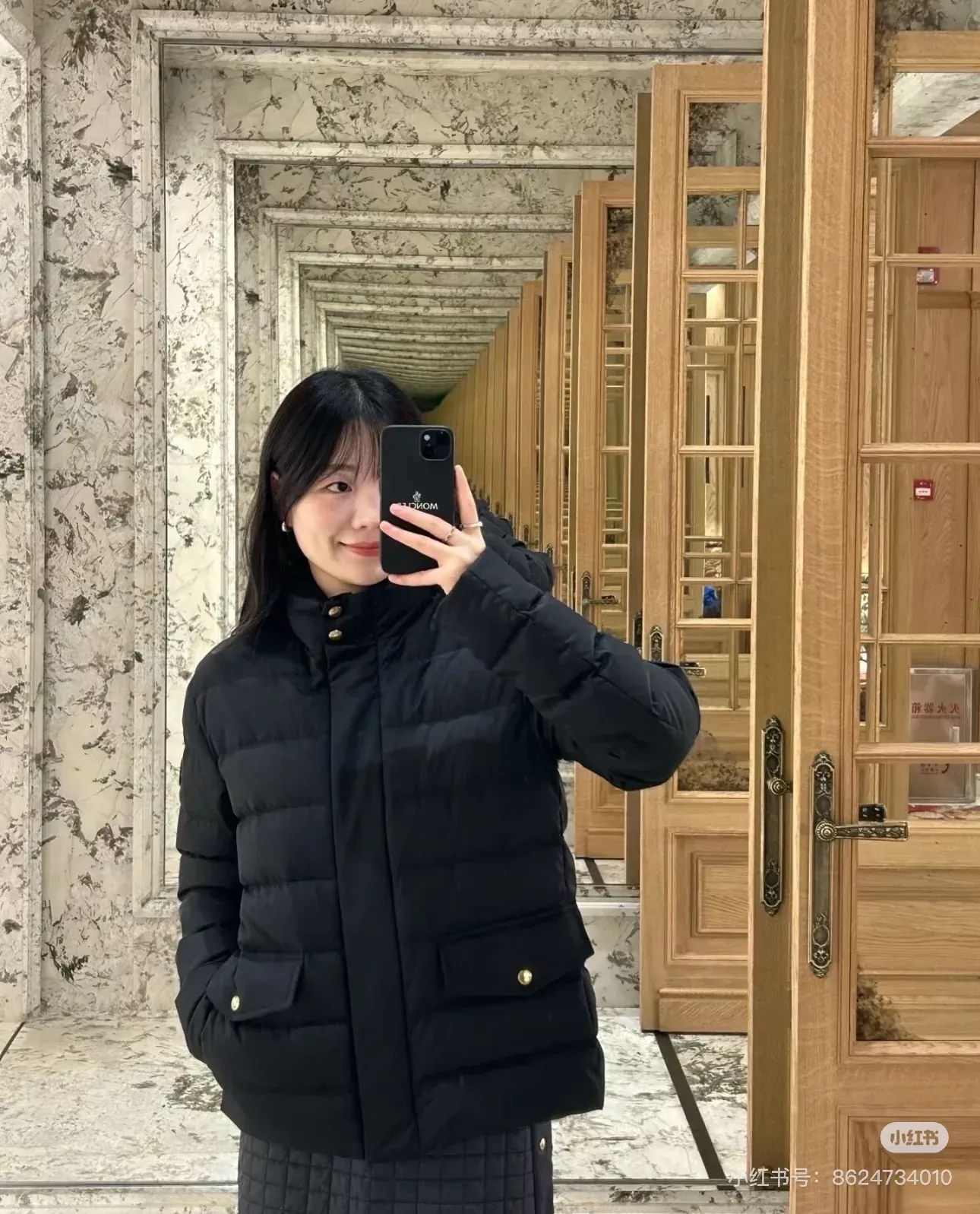 몽클레어 스탠드카라 슬림핏 여성용 쇼트 패딩 상세 이미지 77