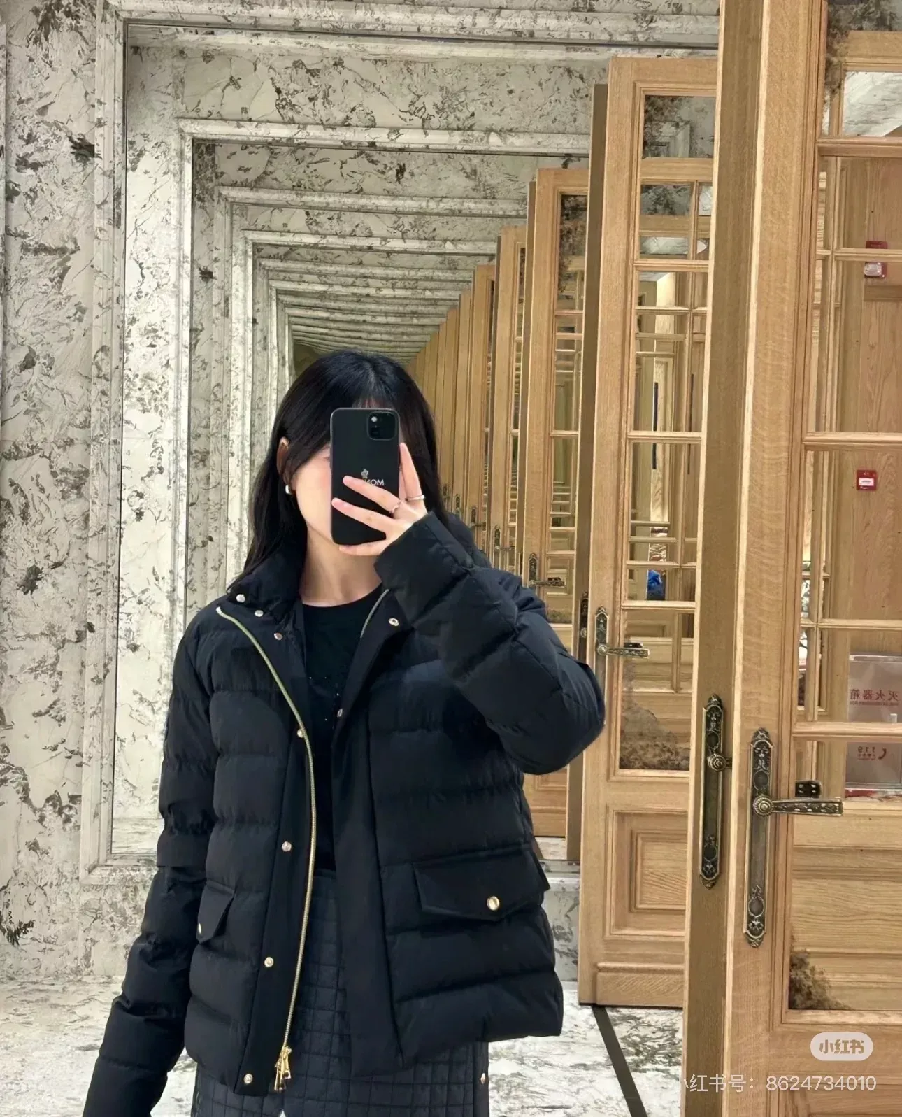 몽클레어 스탠드카라 슬림핏 여성용 쇼트 패딩 상세 이미지 78