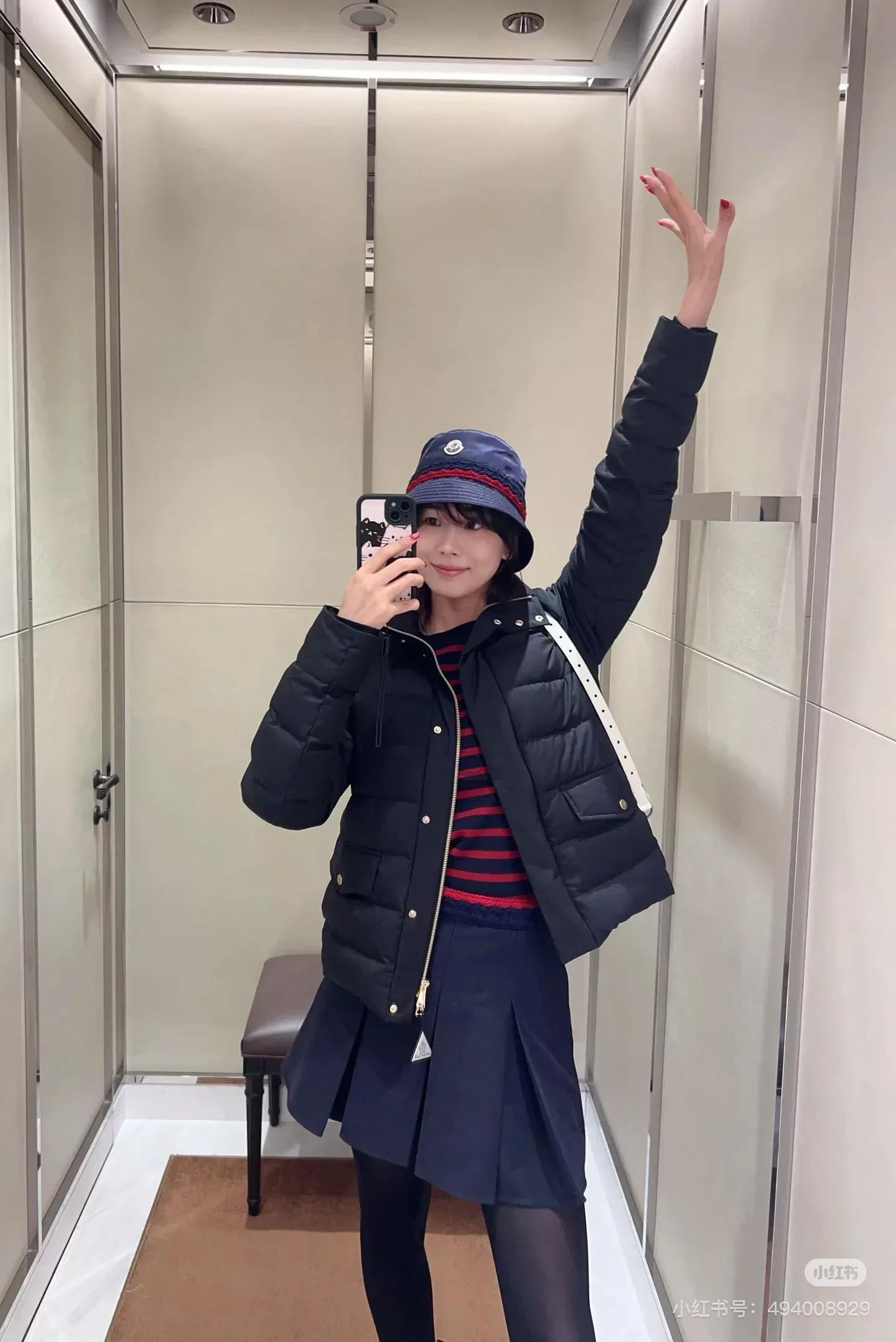 몽클레어 스탠드카라 슬림핏 여성용 쇼트 패딩 상세 이미지 79