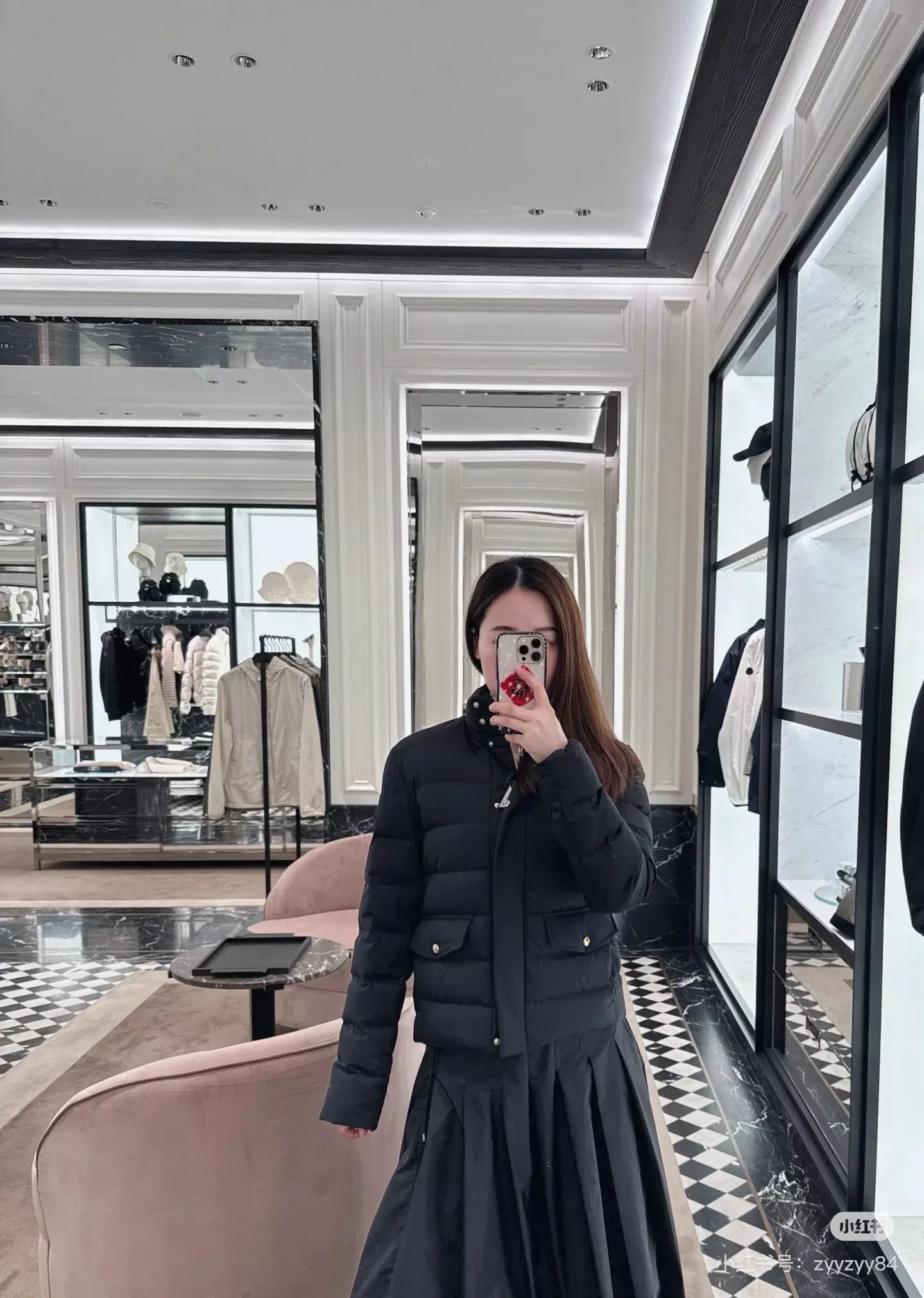 몽클레어 스탠드카라 슬림핏 여성용 쇼트 패딩 상세 이미지 81