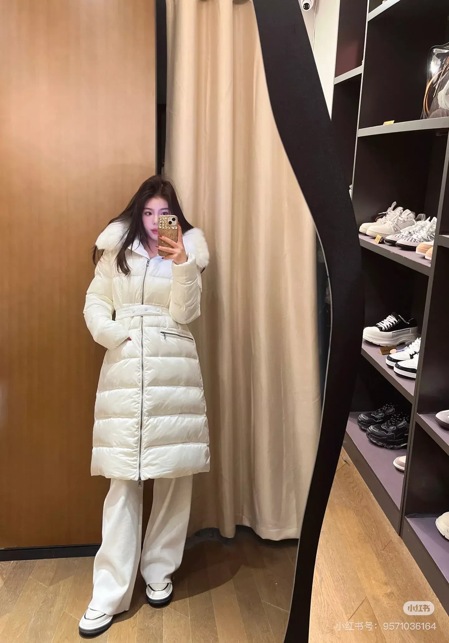 몽클레어 폭스 퍼 후드 벨트 여성용 롱 패딩 상세 이미지 36