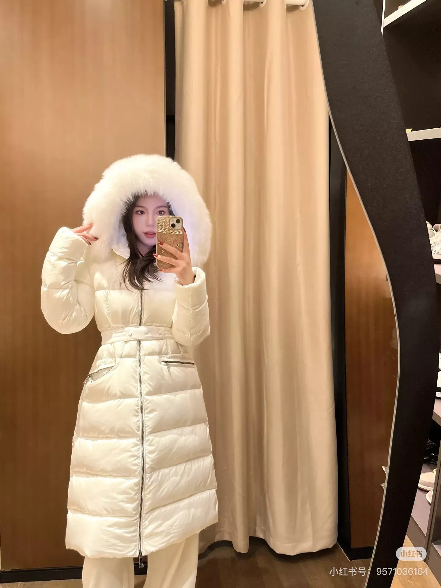 몽클레어 폭스 퍼 후드 벨트 여성용 롱 패딩 상세 이미지 37