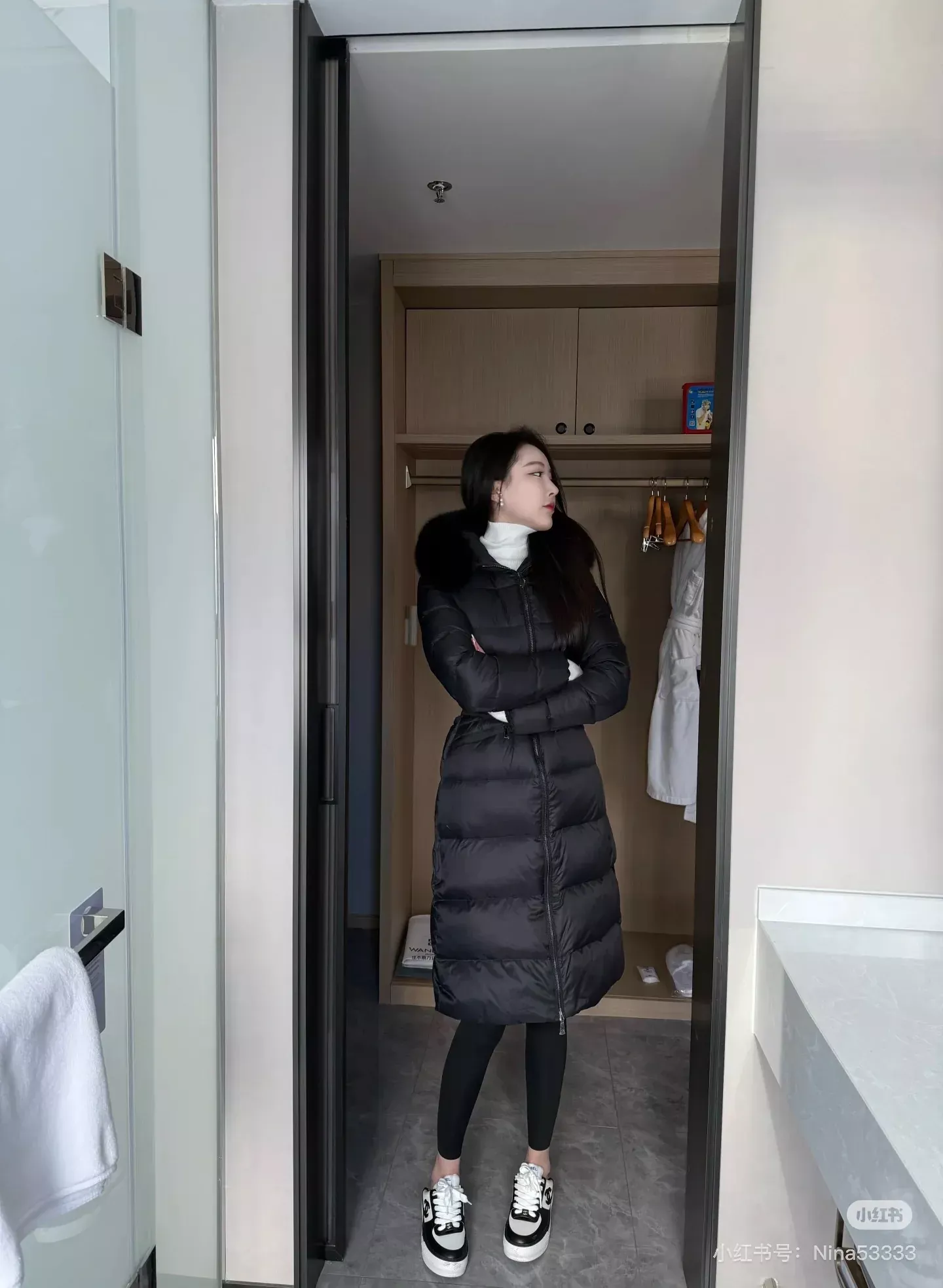몽클레어 폭스 퍼 후드 벨트 여성용 롱 패딩 상세 이미지 51