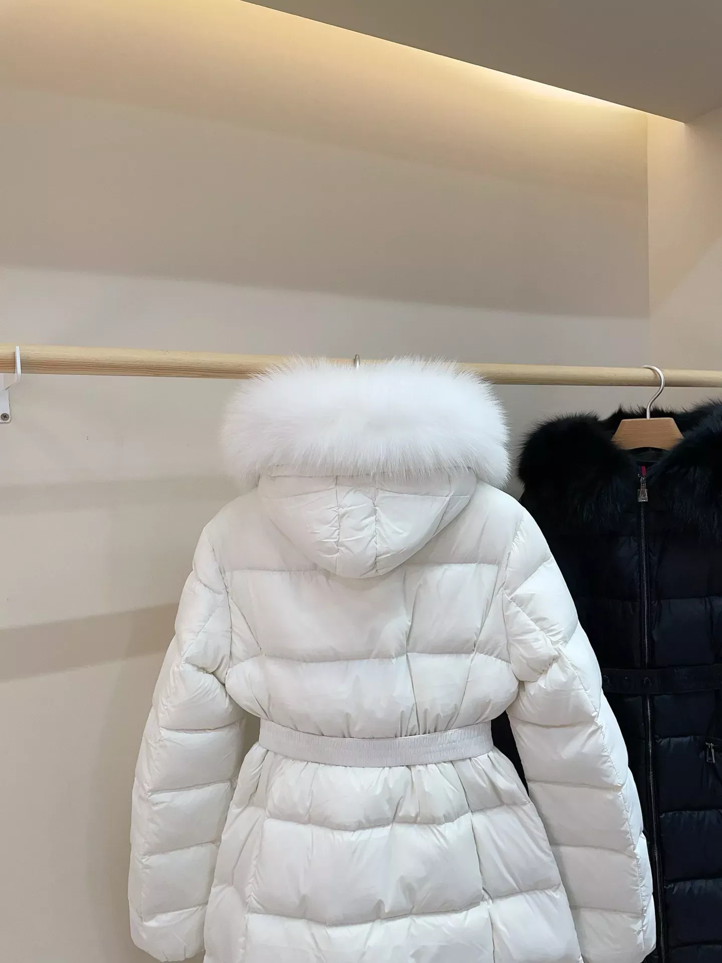 몽클레어 폭스 퍼 후드 벨트 여성용 롱 패딩 상세 이미지 6
