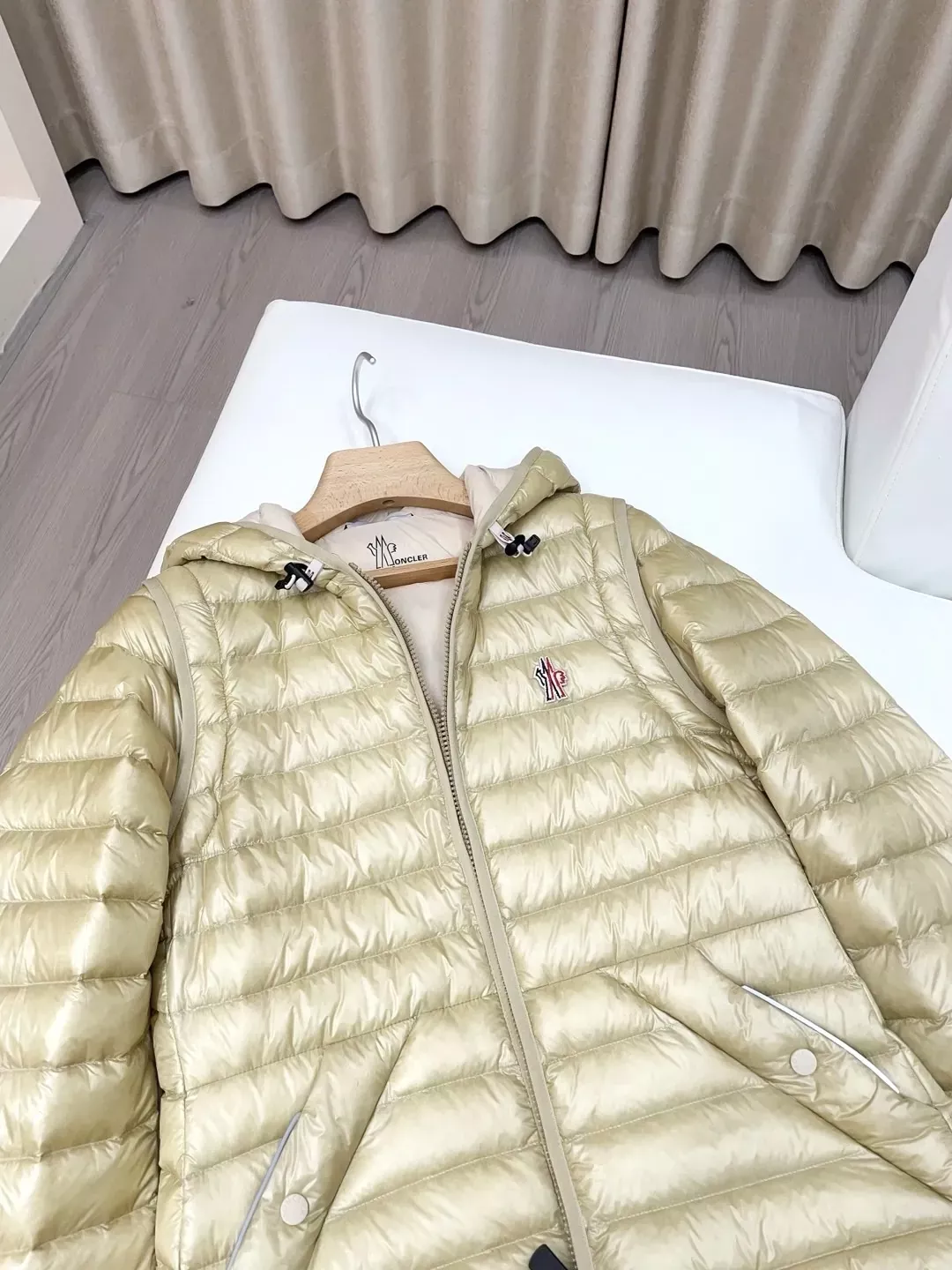 몽클레어 후드 분리형 여성용 쇼트 패딩 상세 이미지 45