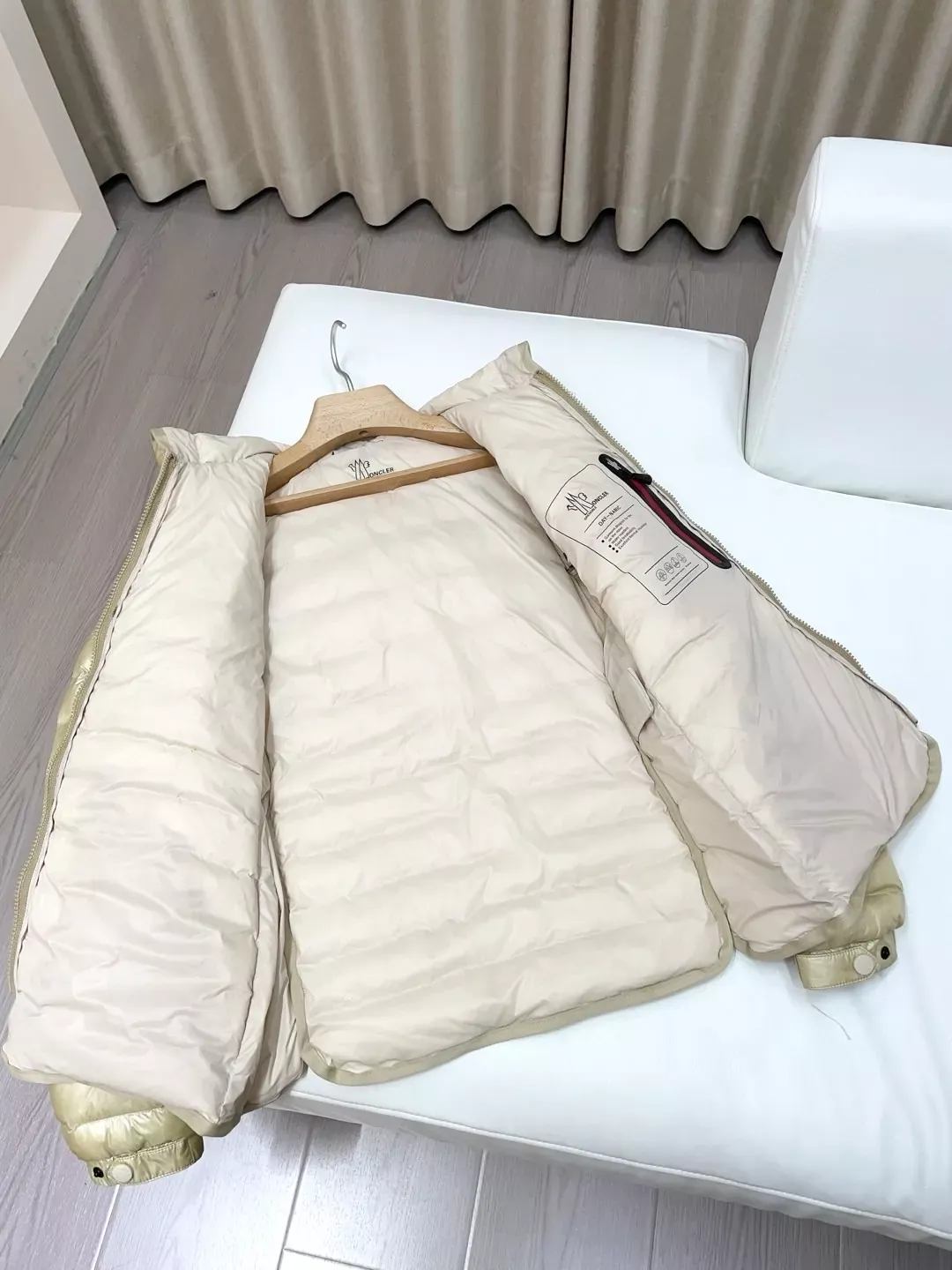 몽클레어 후드 분리형 여성용 쇼트 패딩 상세 이미지 46