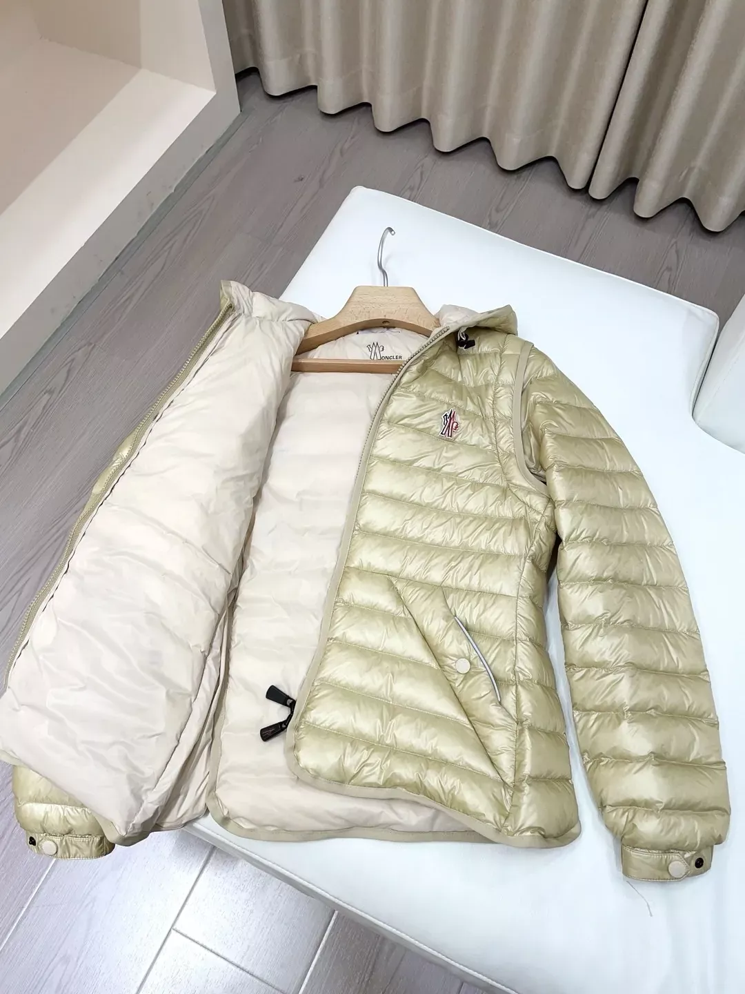 몽클레어 후드 분리형 여성용 쇼트 패딩 상세 이미지 47