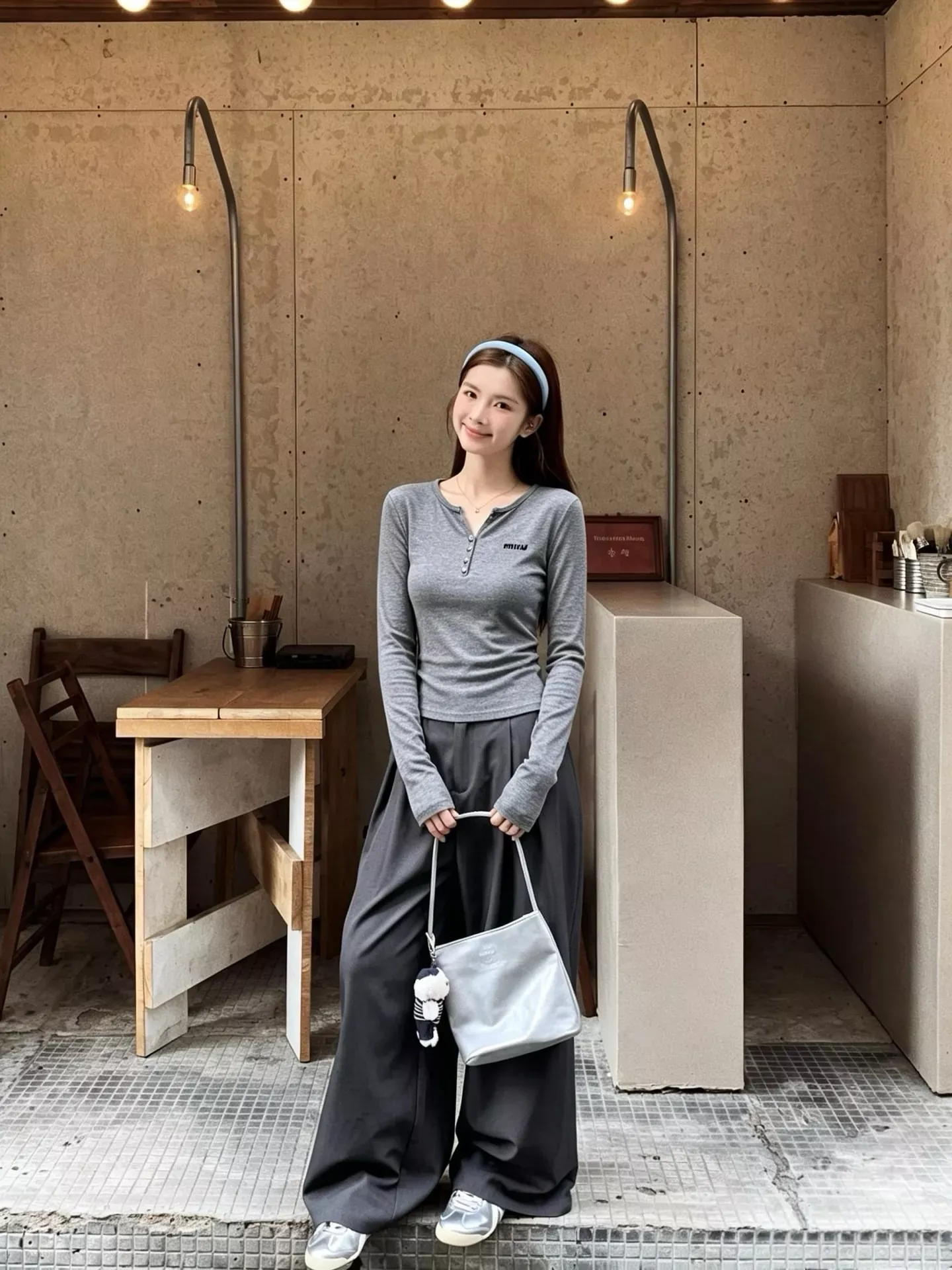 미우미우 헨리넥 슬림핏 여성용 긴소매 티셔츠 상세 이미지 24