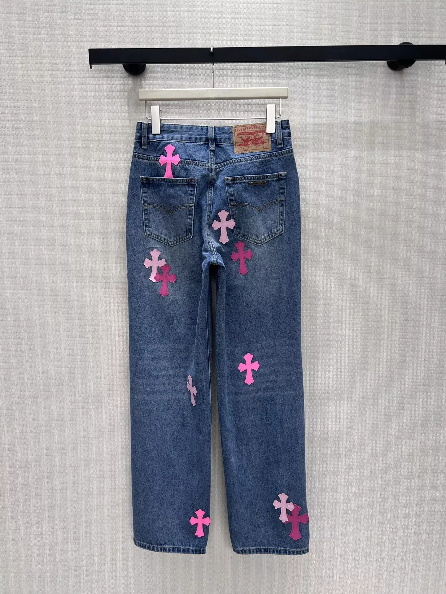 크롬하츠 십자가 가죽 패치 여성용 데님 팬츠 상세 이미지 2