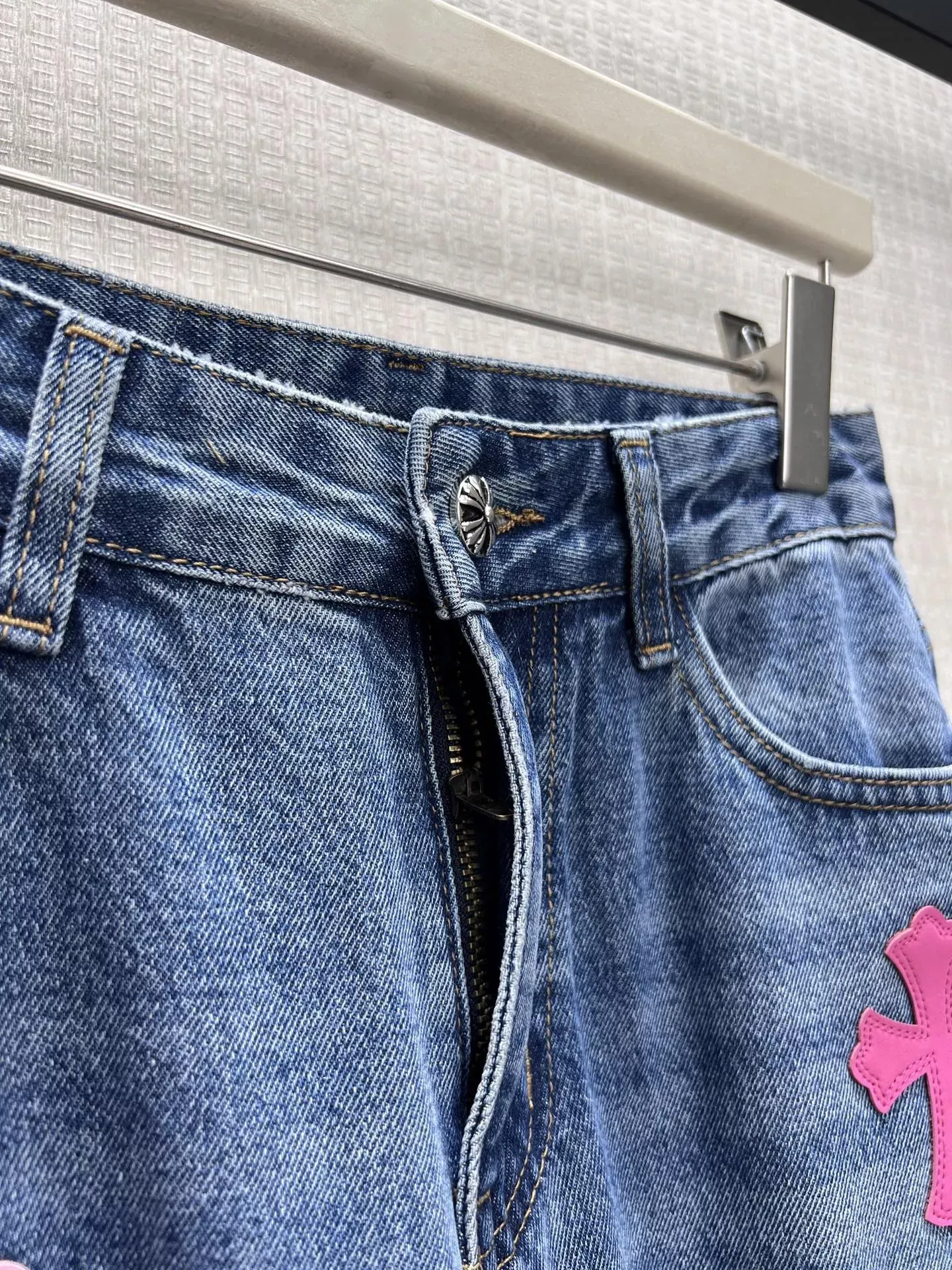 크롬하츠 십자가 가죽 패치 여성용 데님 팬츠 상세 이미지 5