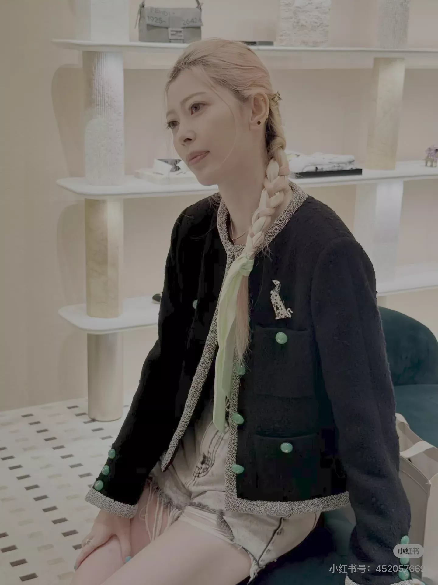 샤넬 울 혼방 보석 버튼 여성용 트위드 재킷 상세 이미지 40