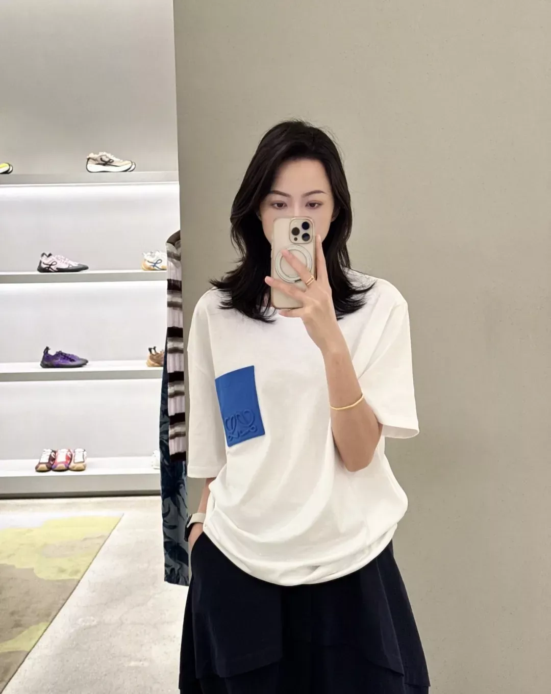 로에베 입체 로고 포켓 남녀공용 반소매 티셔츠 상세 이미지 10