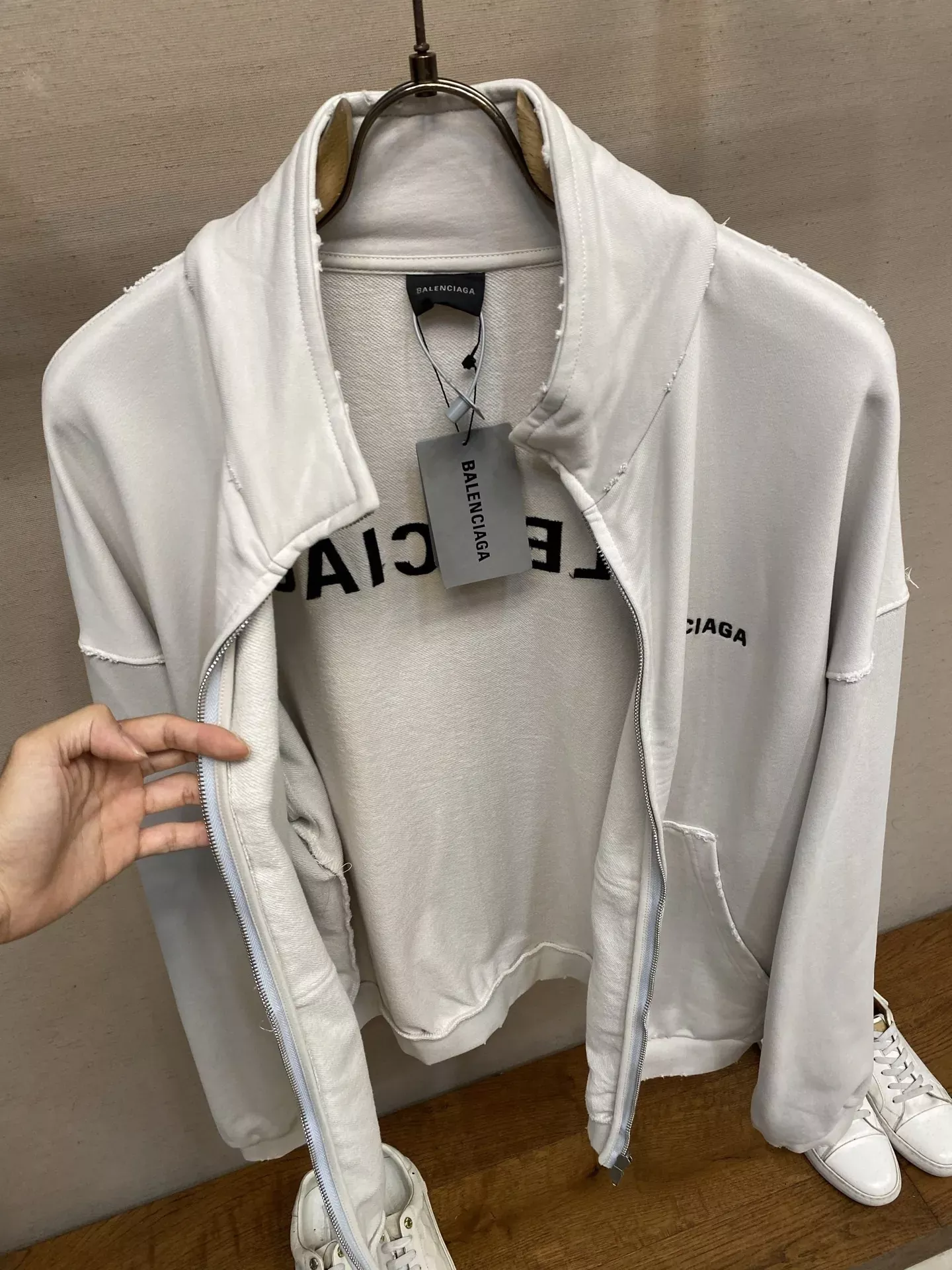 발렌시아가 자수 로고 루즈핏 남녀공용 집업 재킷 상세 이미지 8