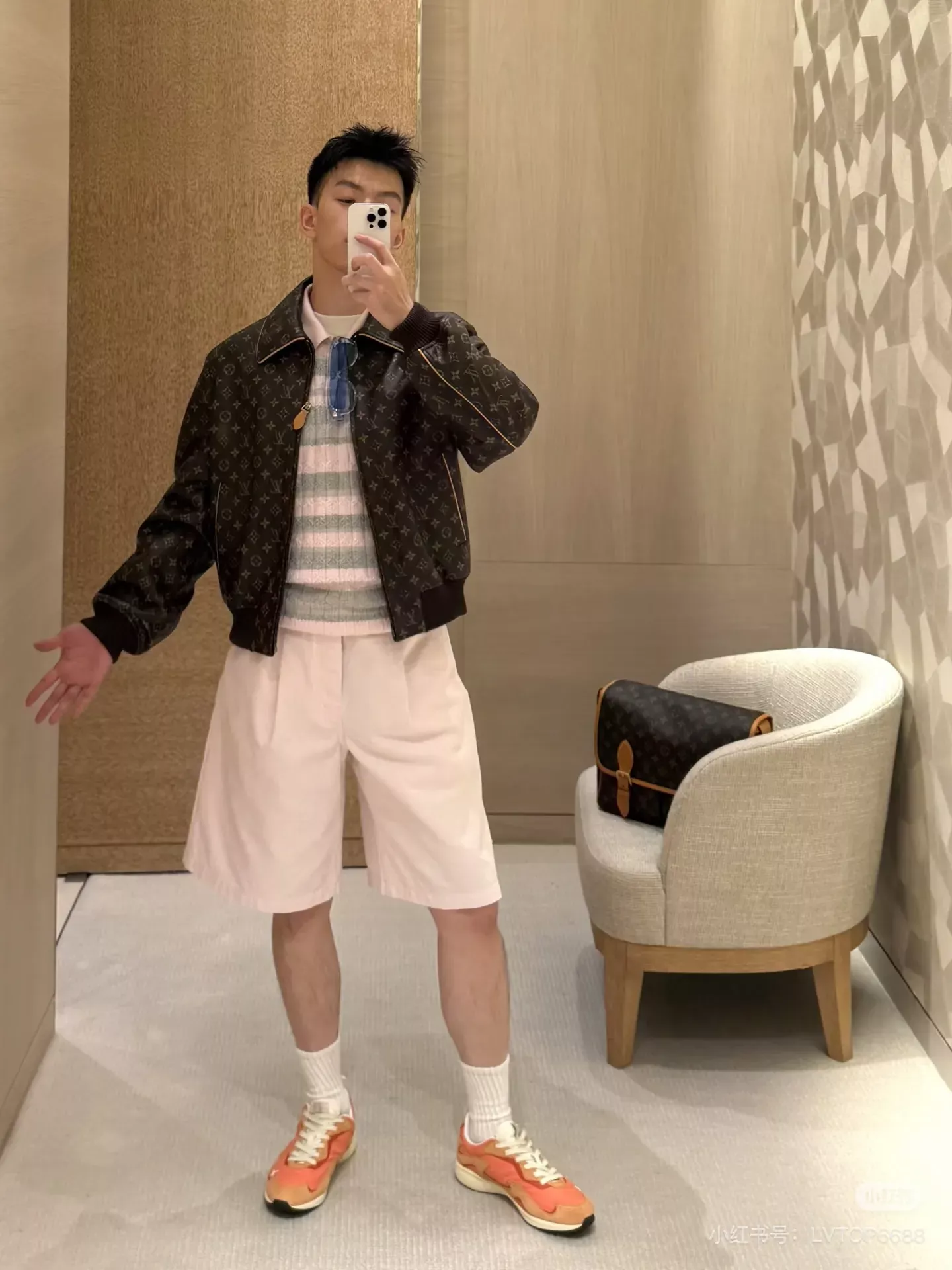 루이비통 모노그램 엠보 가죽 남녀공용 가죽 재킷 상세 이미지 11