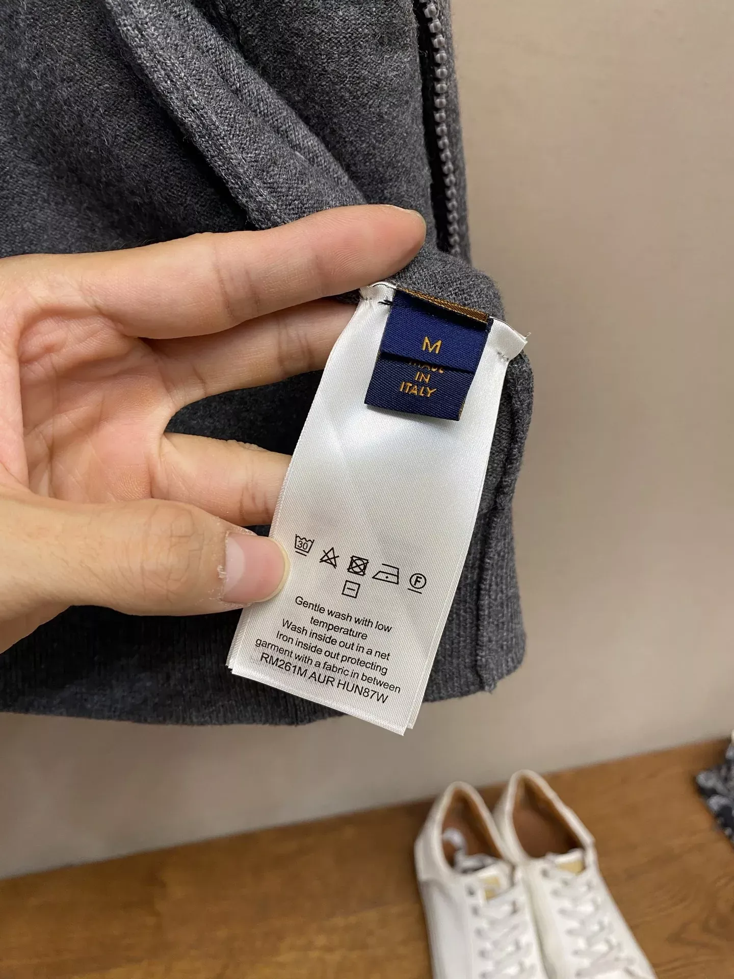 루이비통 로고 엠보 남녀공용 니트 상세 이미지 7