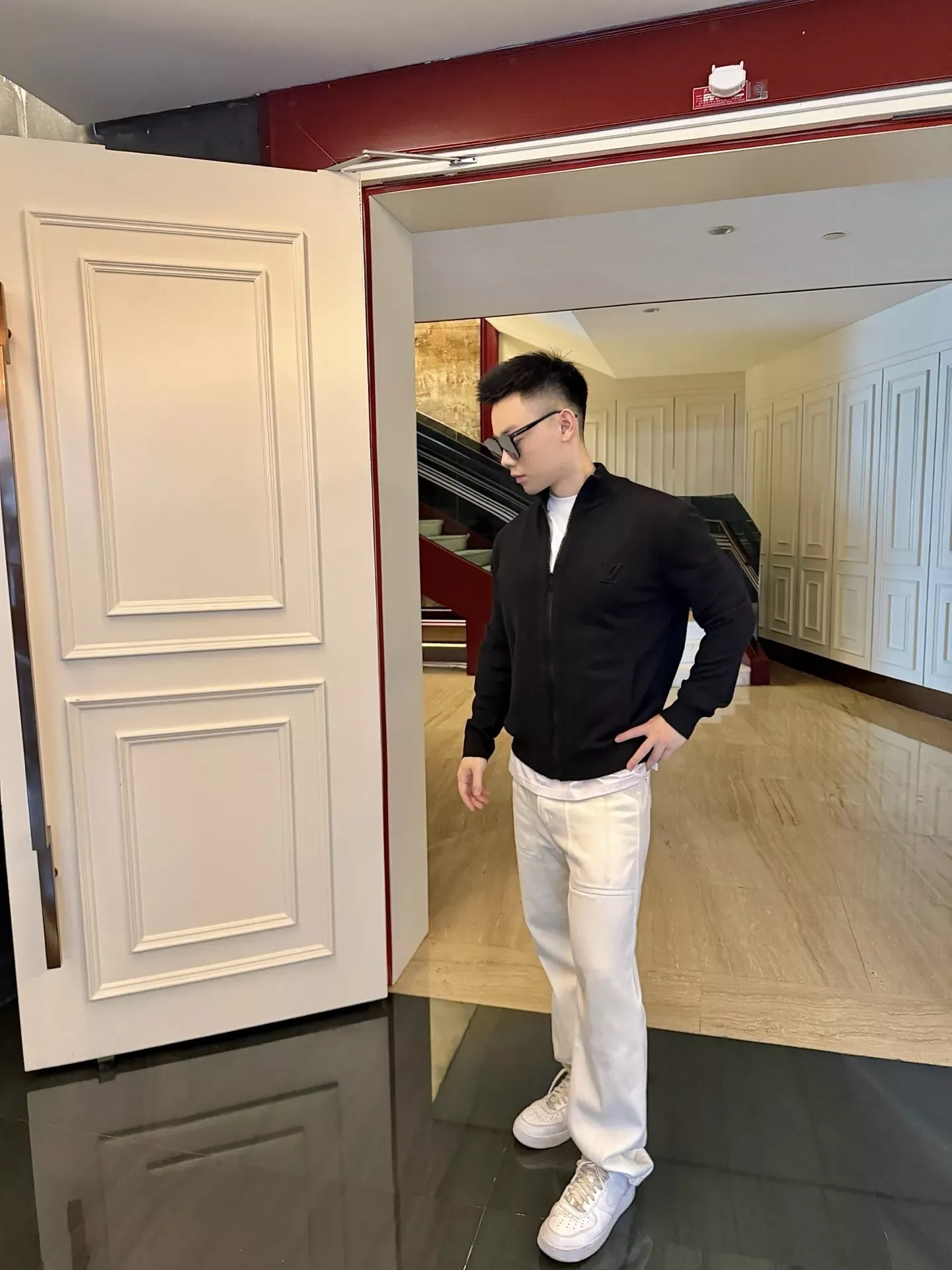 루이비통 로고 엠보싱 캐시미어 남녀공용 니트 재킷 상세 이미지 12