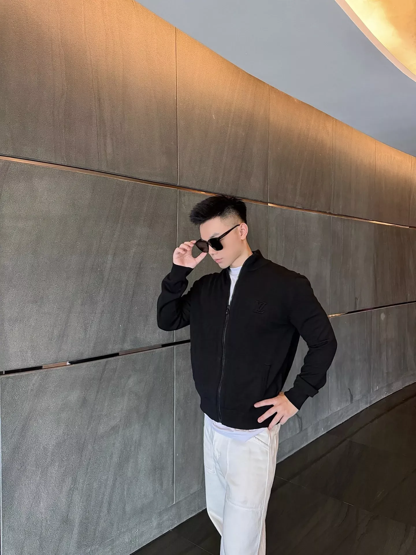 루이비통 로고 엠보싱 캐시미어 남녀공용 니트 재킷 상세 이미지 18