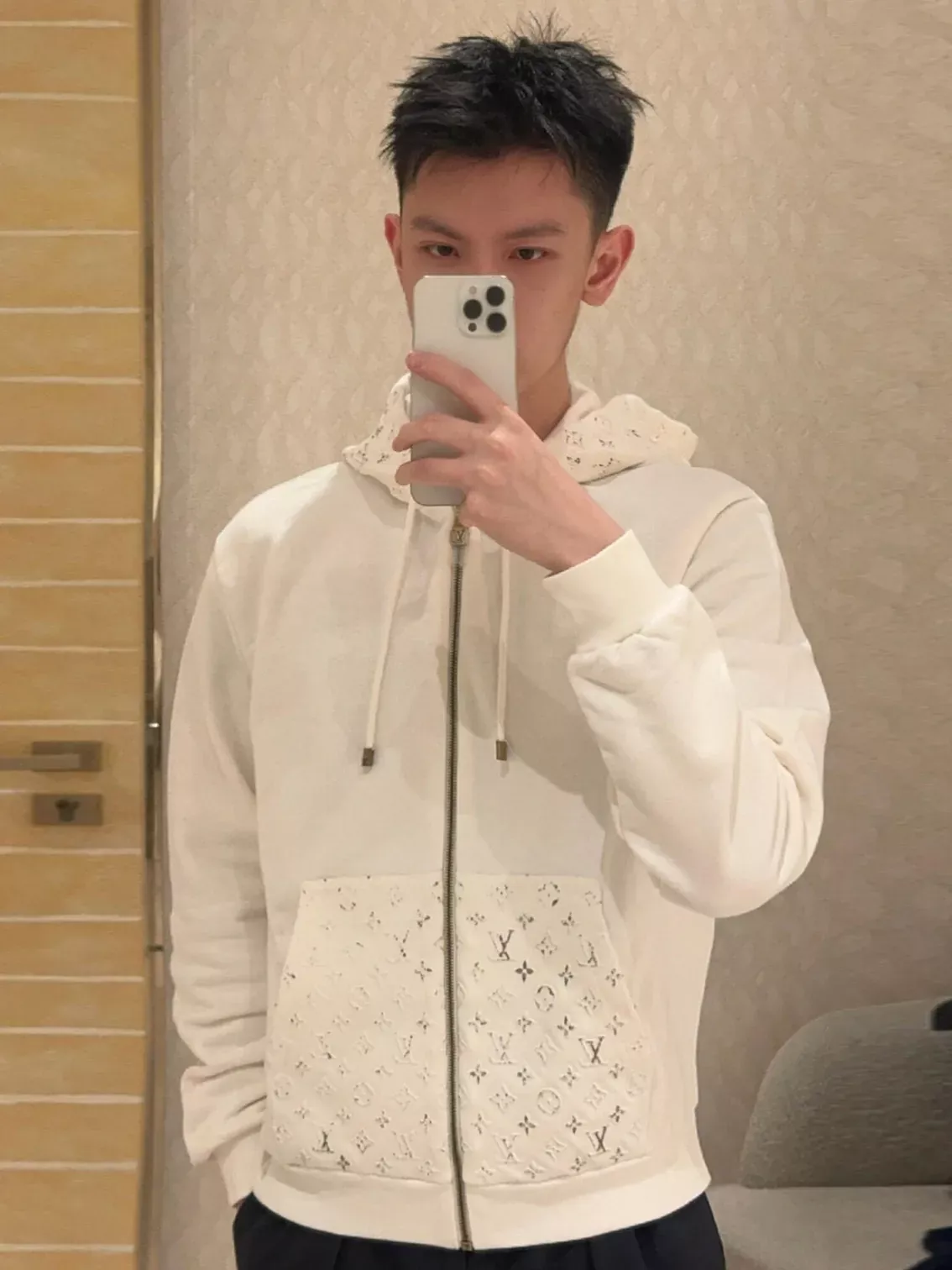 루이비통 반사 엠보 후드 남녀공용 후드 재킷 상세 이미지 11