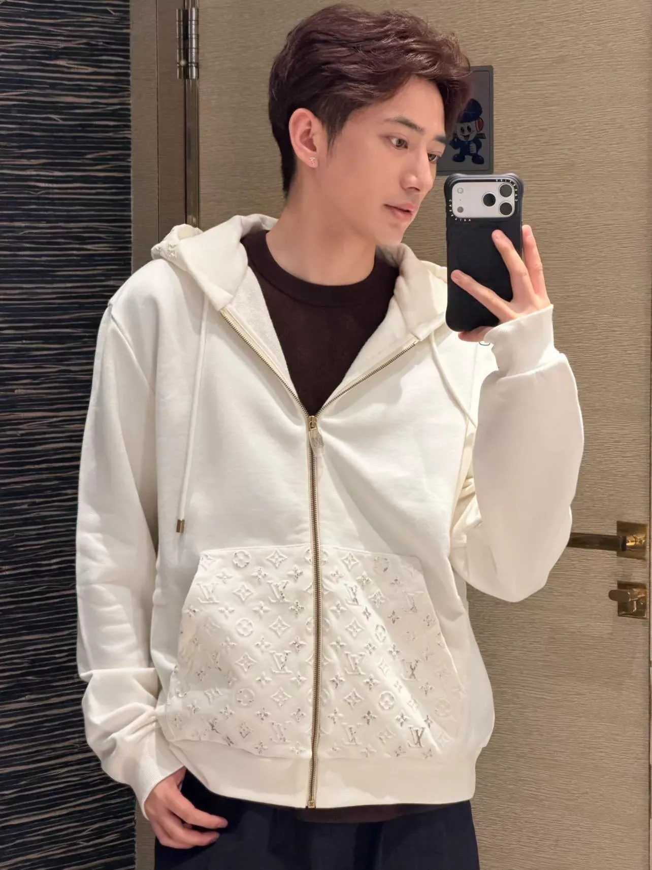 루이비통 반사 엠보 후드 남녀공용 후드 재킷 상세 이미지 13