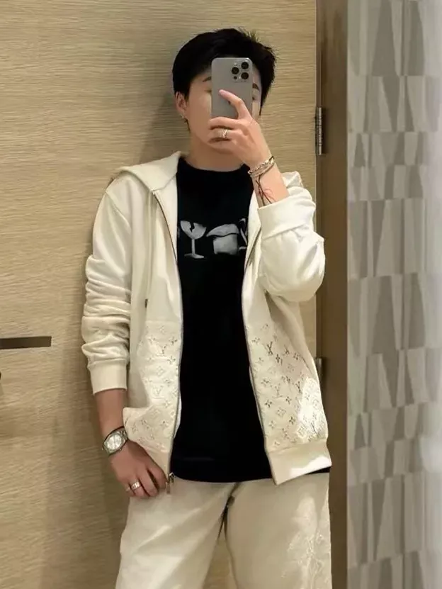 루이비통 반사 엠보 후드 남녀공용 후드 재킷 상세 이미지 15