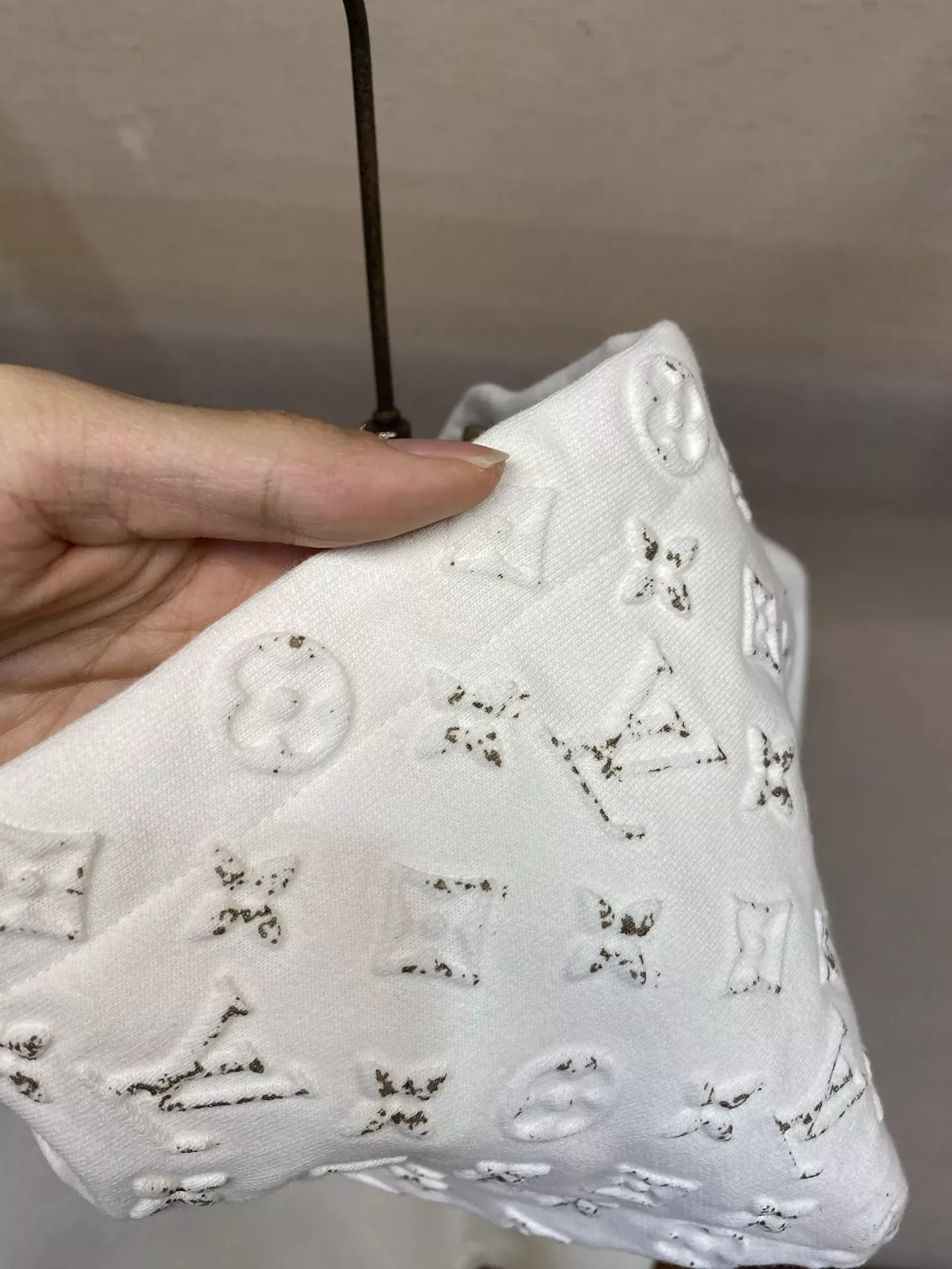 루이비통 반사 엠보 후드 남녀공용 후드 재킷 상세 이미지 9