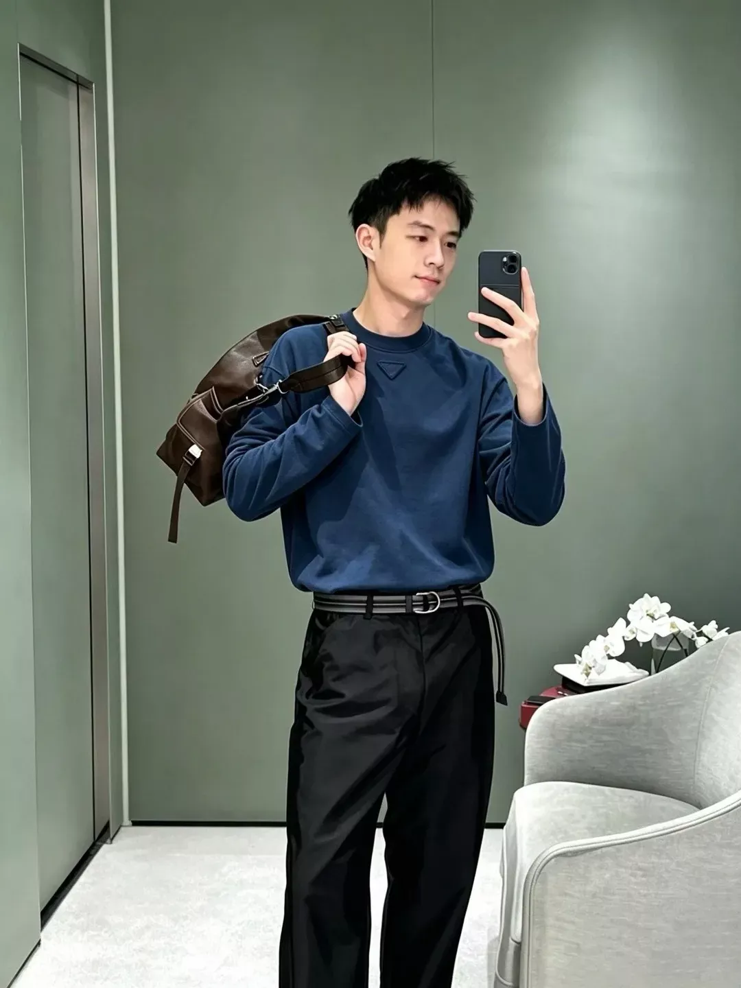 프라다 삼각 자수 코튼 남녀공용 긴소매 티셔츠 상세 이미지 14