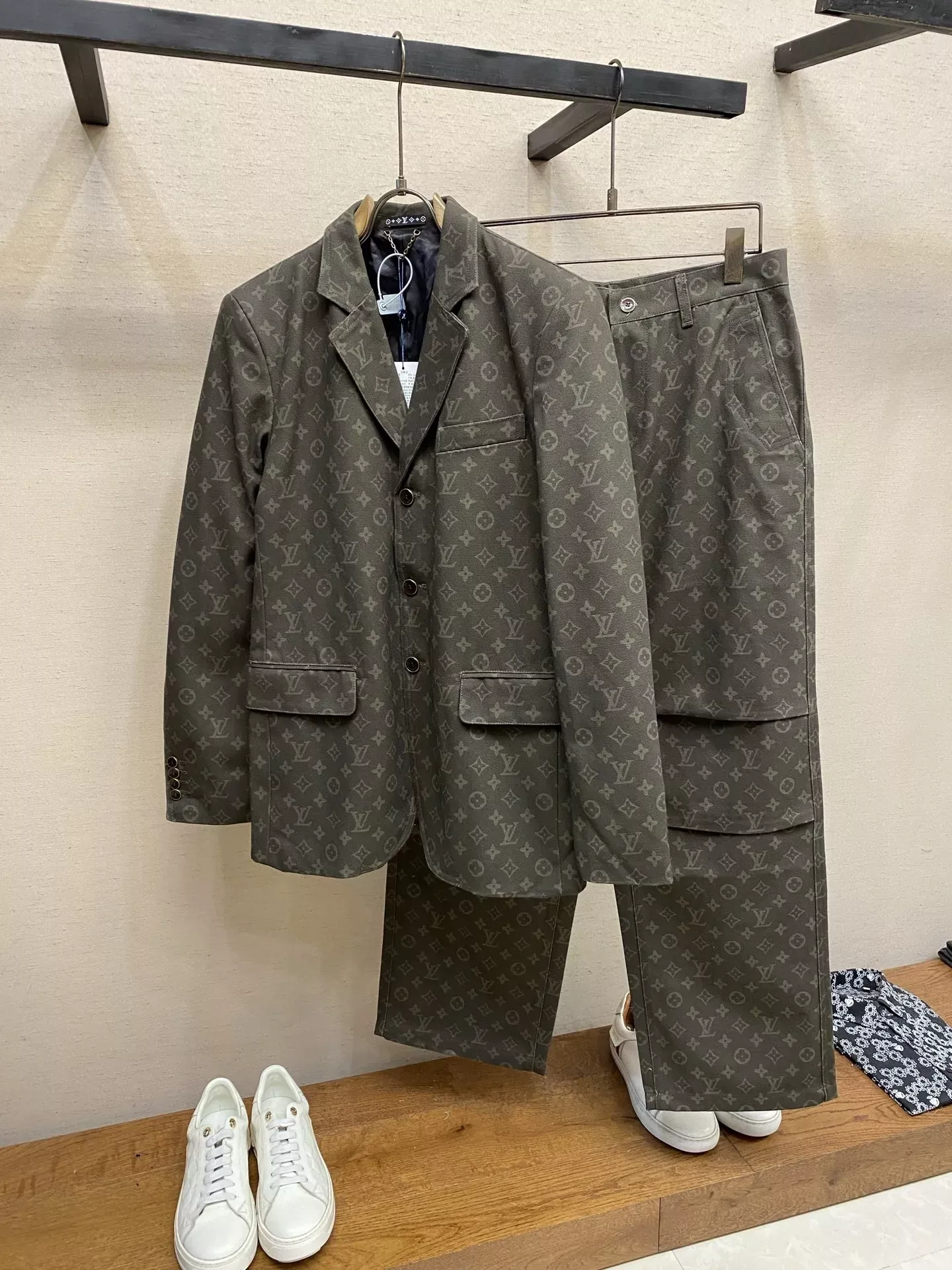 루이비통 모노그램 왁스 코팅 남녀공용 정장 재킷 상세 이미지 9