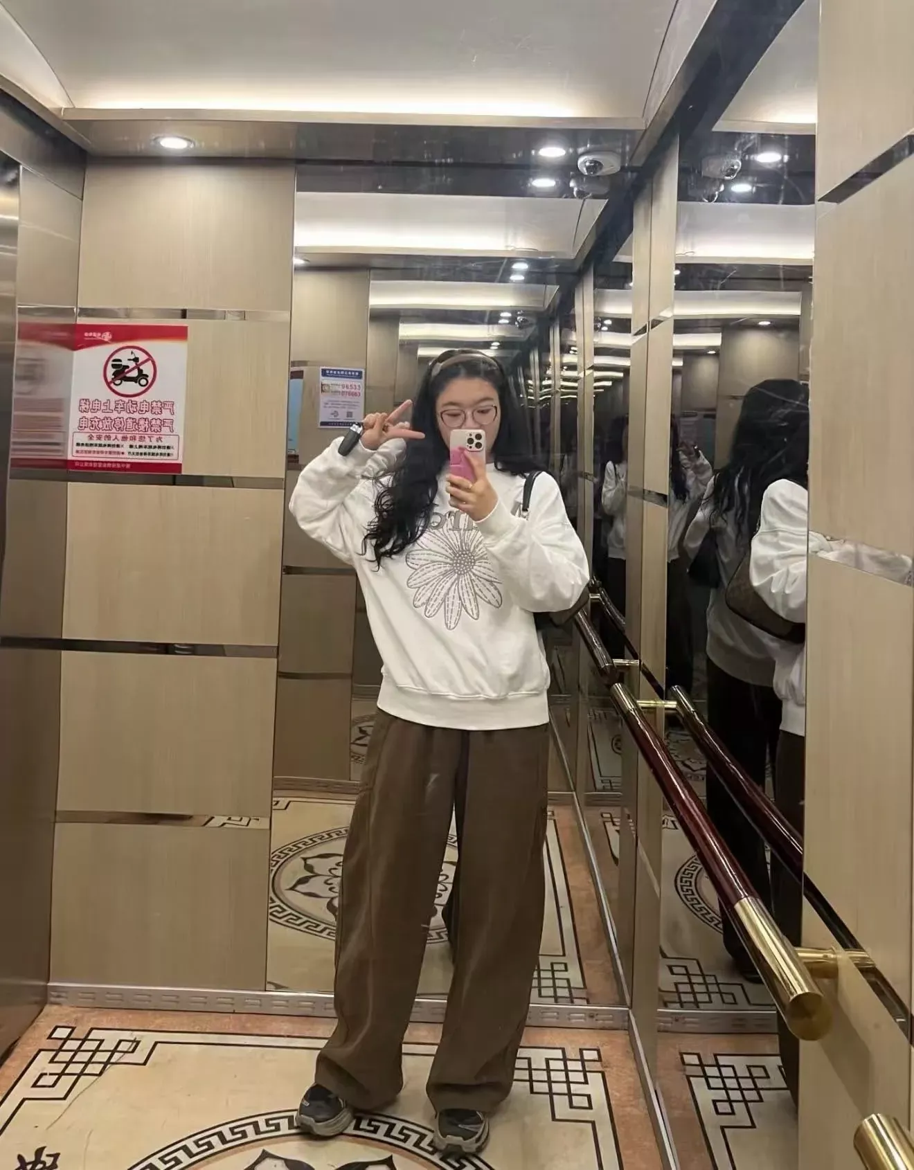 마르디 데이지 자수 루즈핏 여성용 맨투맨 티셔츠 상세 이미지 14