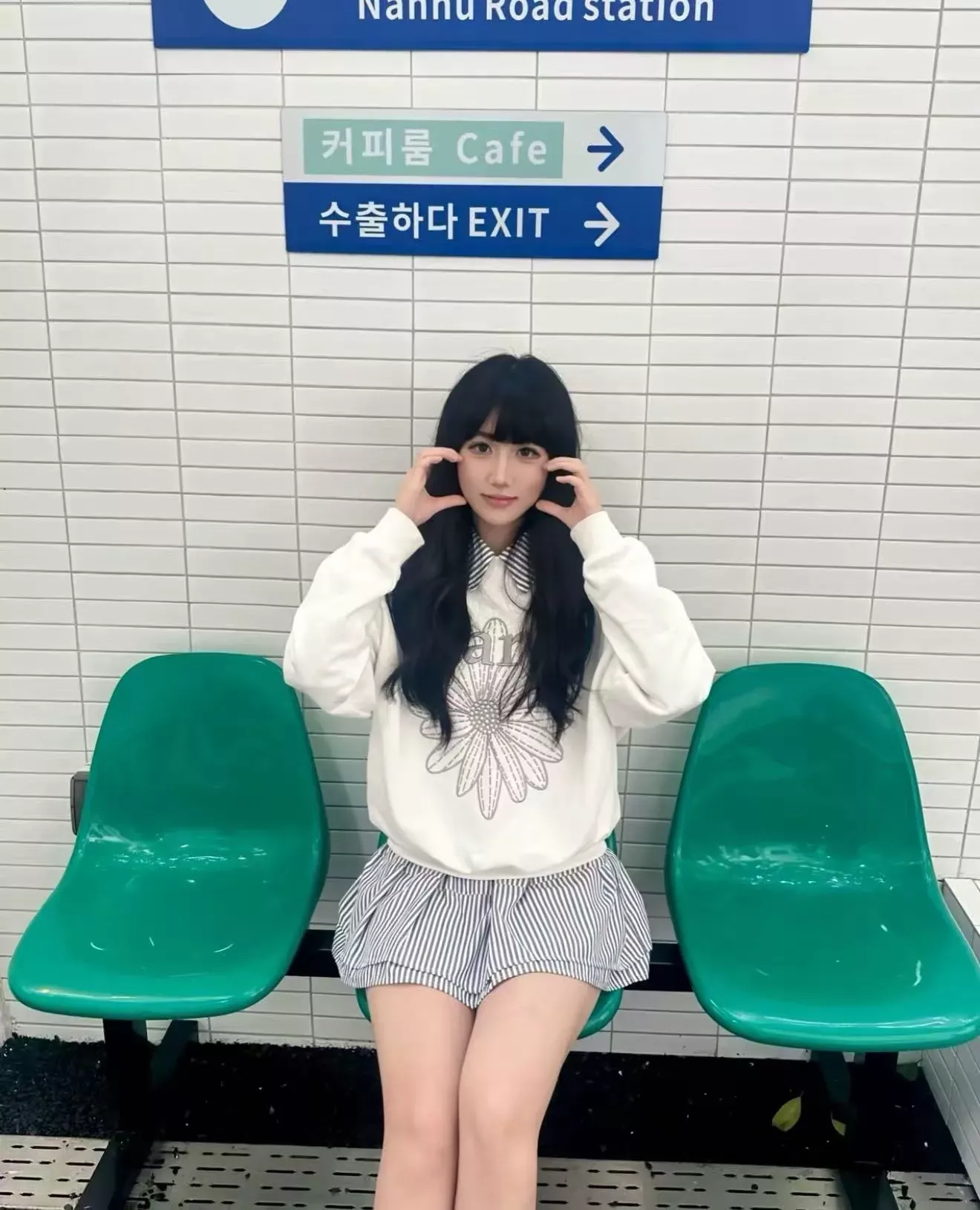 마르디 데이지 자수 루즈핏 여성용 맨투맨 티셔츠 상세 이미지 18