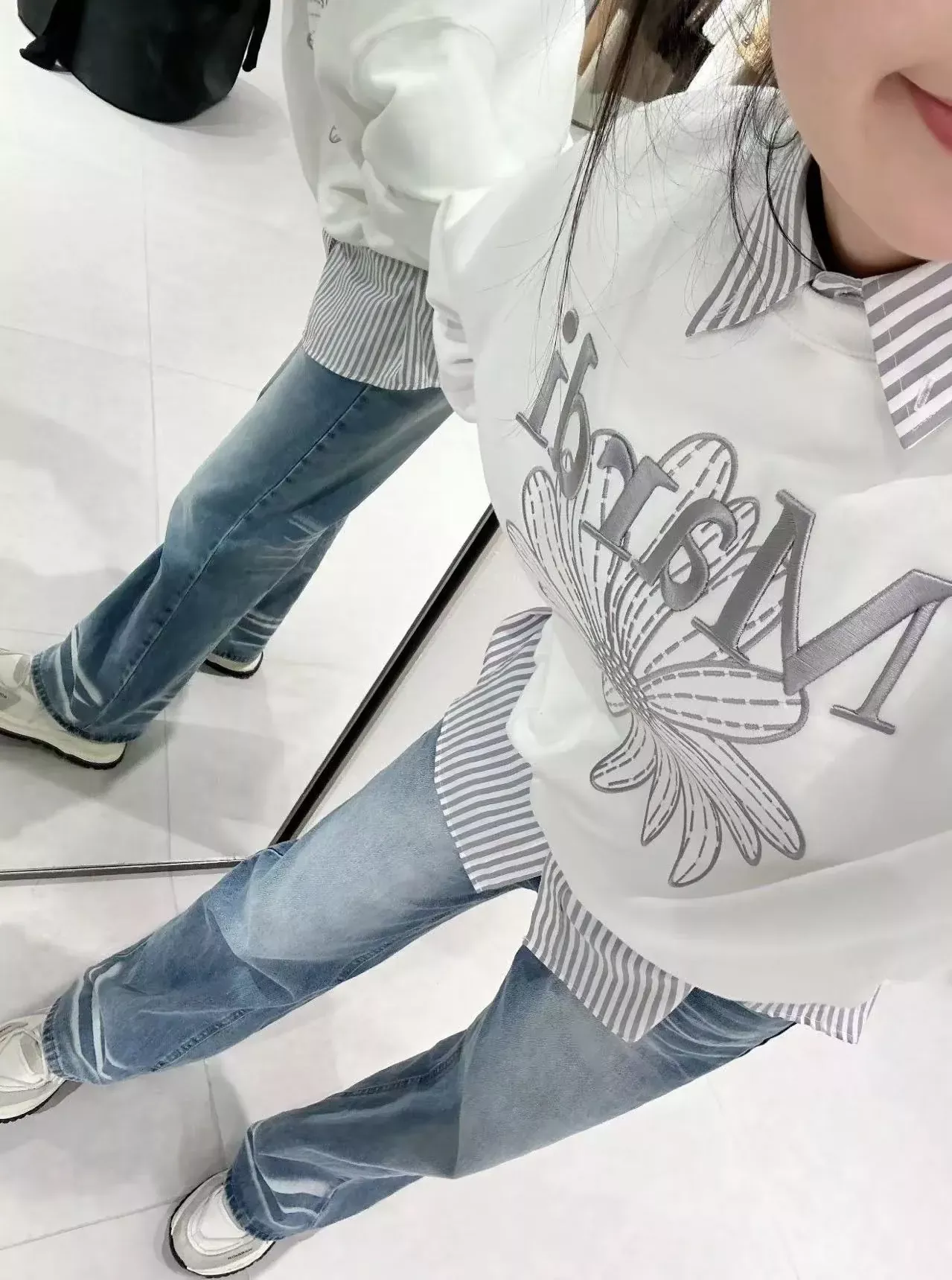 마르디 데이지 자수 루즈핏 여성용 맨투맨 티셔츠 상세 이미지 19