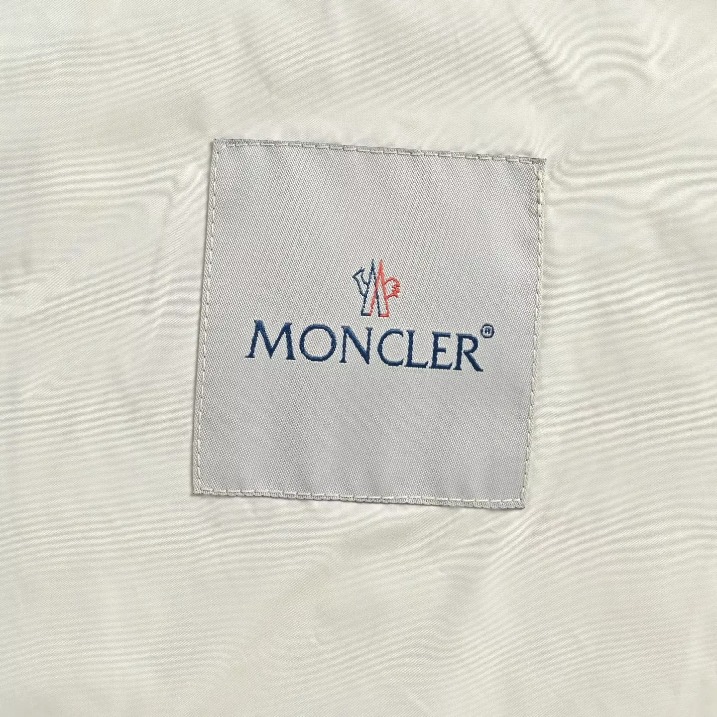몽클레어 경량 방풍 숏 후드 여성용 후드 재킷 상세 이미지 5